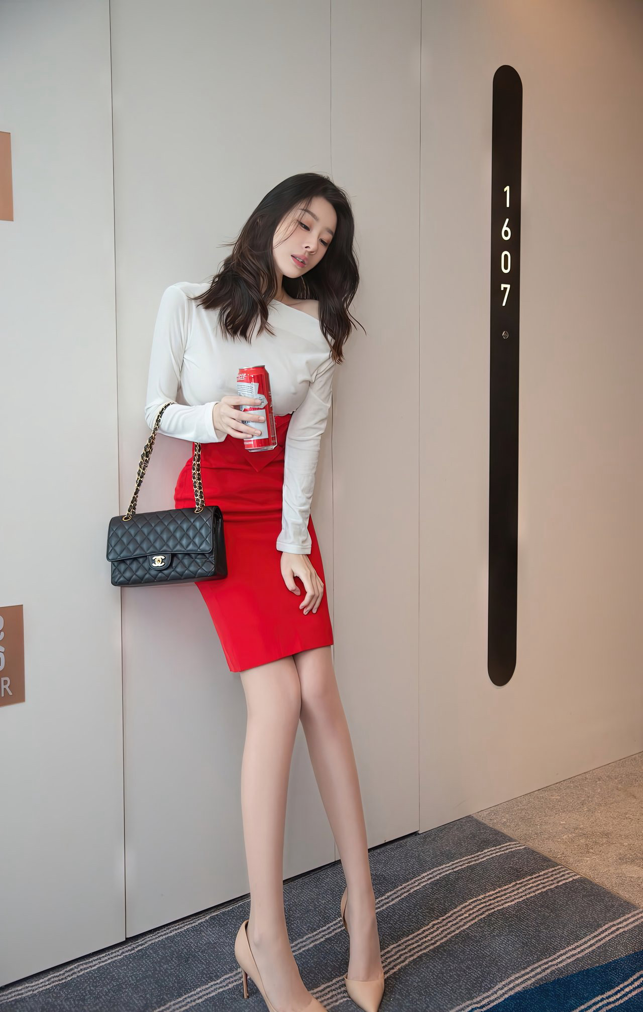 肉丝美腿极品制服风骚秘书是小逗逗极品美女图片视频