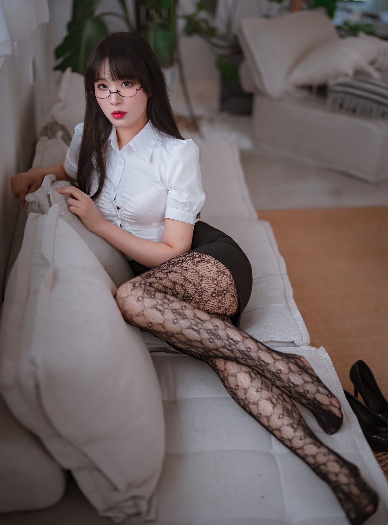 轩萧学姐性感美女漫画黑色网袜丝袜诱惑福利