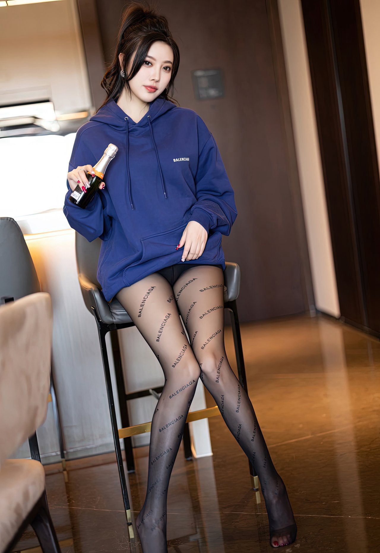 杨晨晨黑丝国产精品长腿丝袜第一页嫩模私拍销魂美女