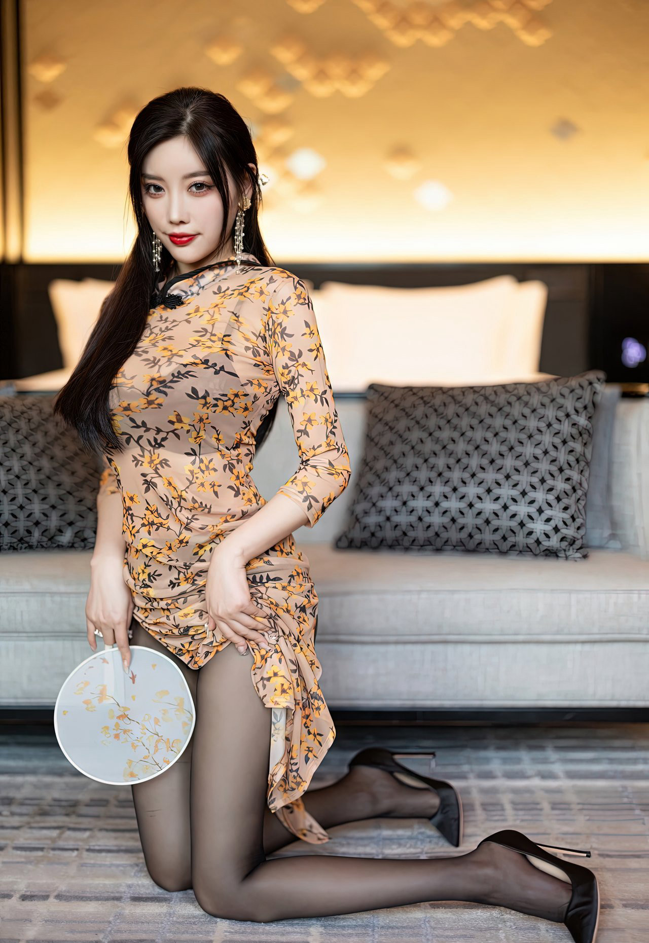 杨晨晨黑丝美腿紧身旗袍风韵犹存美妇肥臀亚洲图片在线