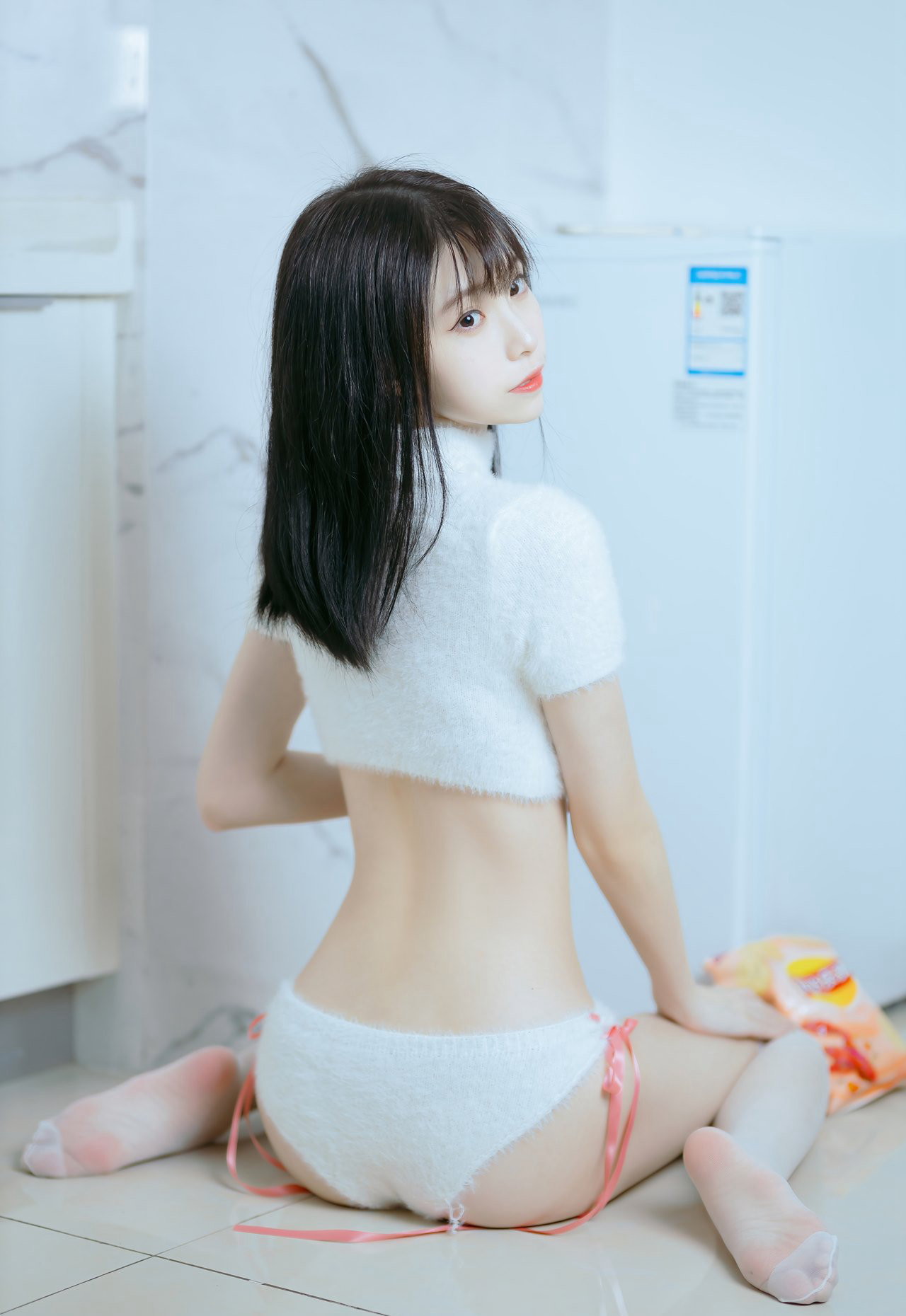 清纯白色丝袜动漫美女许岚露内内图大尺度超污