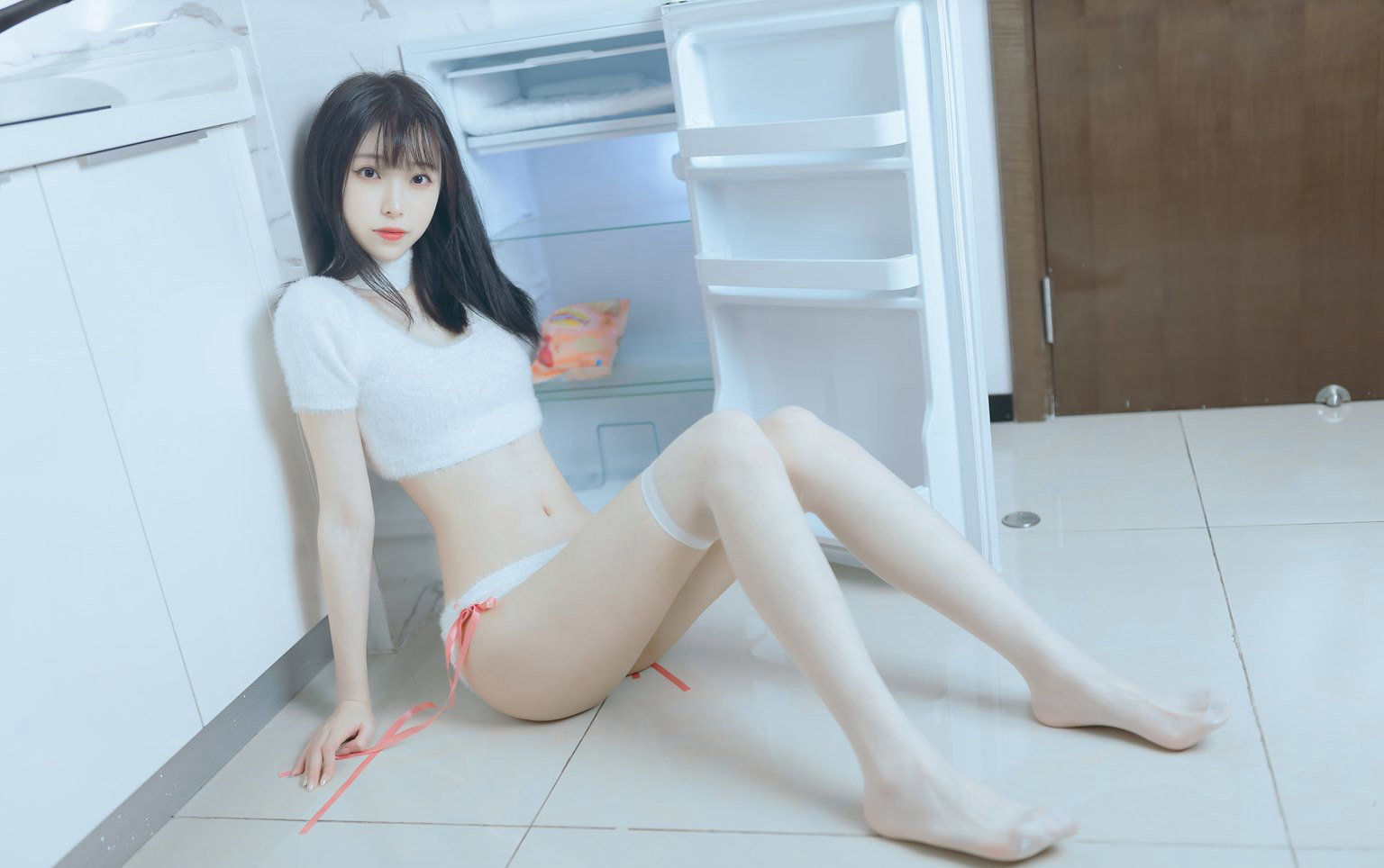 清纯白色丝袜动漫美女许岚露内内图大尺度超污