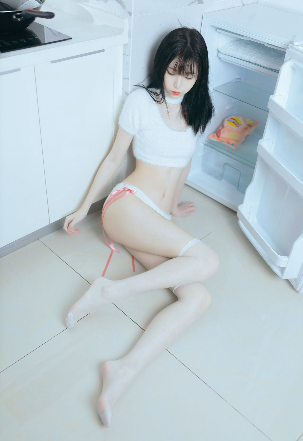 清纯白色丝袜动漫美女许岚露内内图大尺度超污