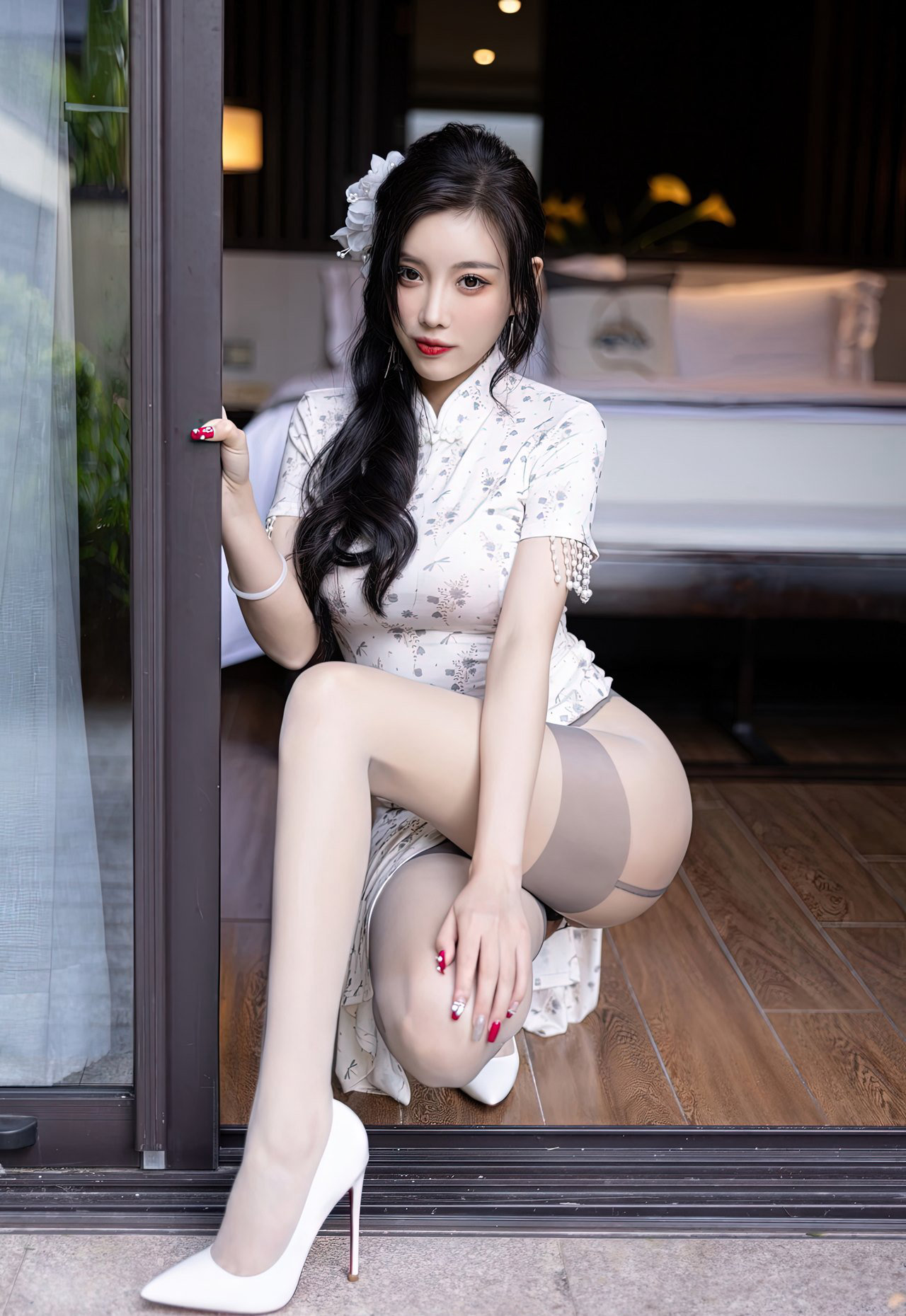 杨晨晨丝袜无内极品丰满白嫩肥臀大乳美女美女图片mm1314