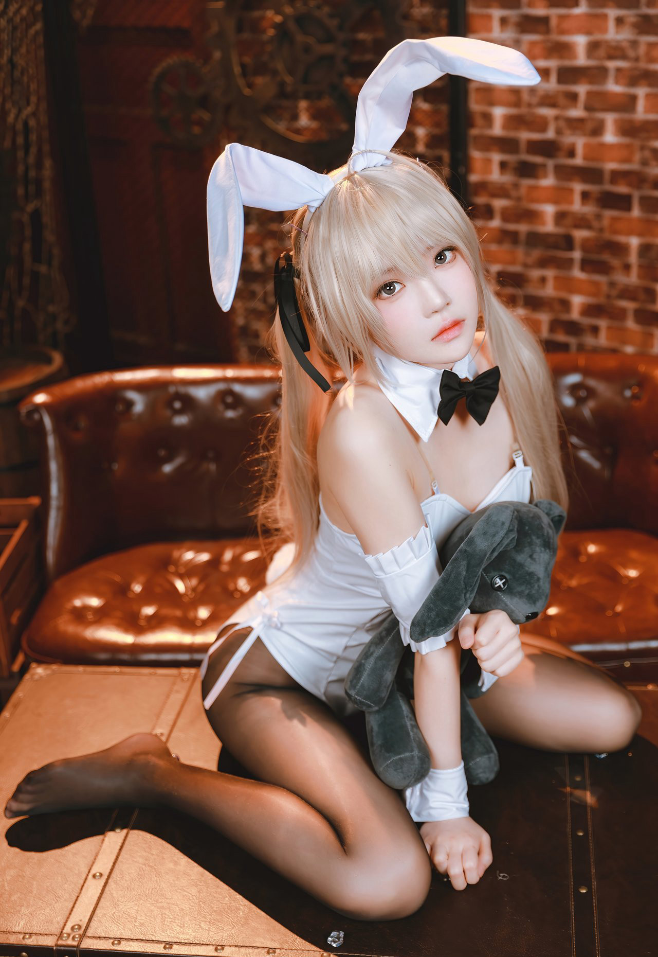 cosplay写真裸桜桃喵露私极品美女短裙制服丝袜美腿照