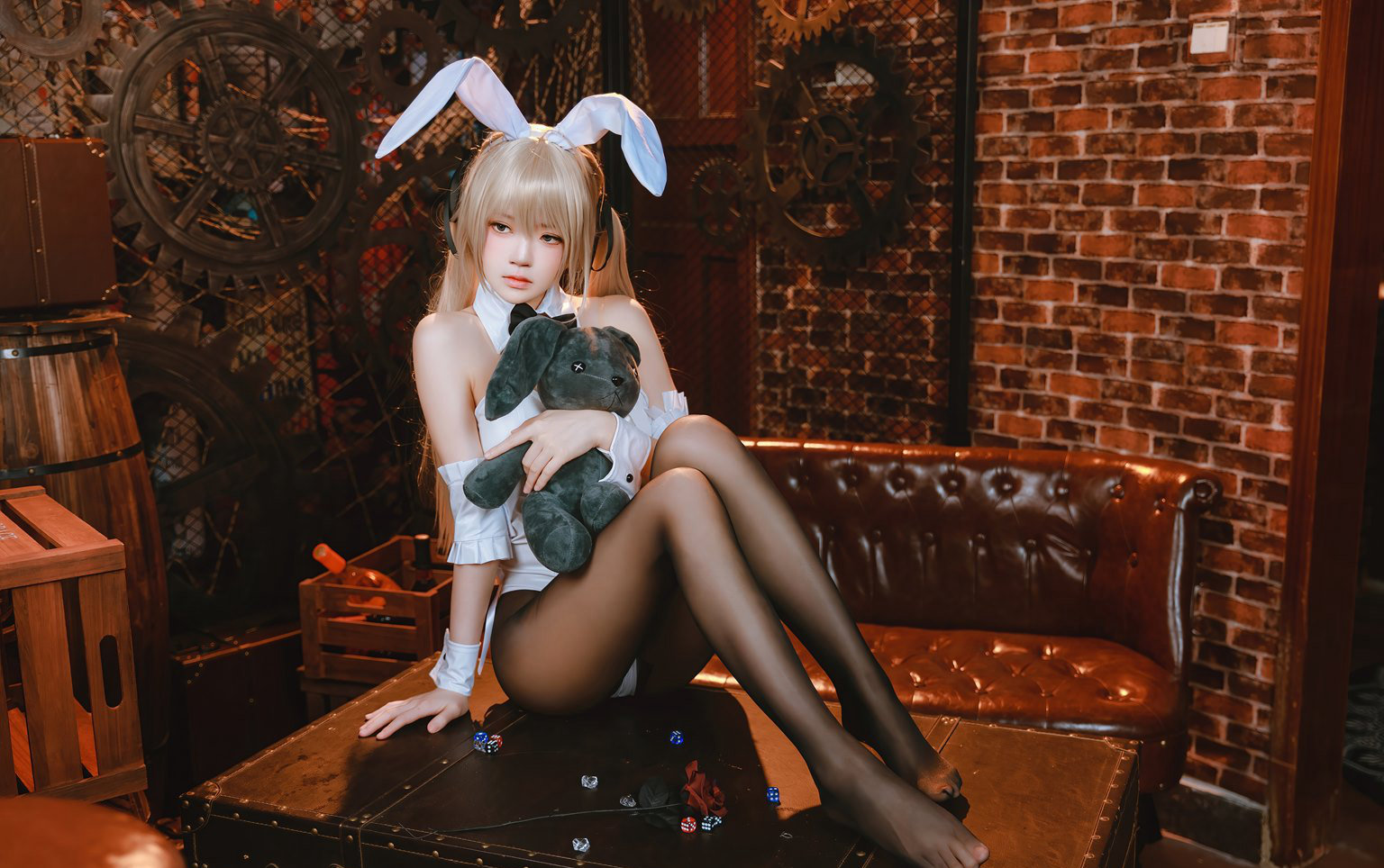 cosplay写真裸桜桃喵露私极品美女短裙制服丝袜美腿照