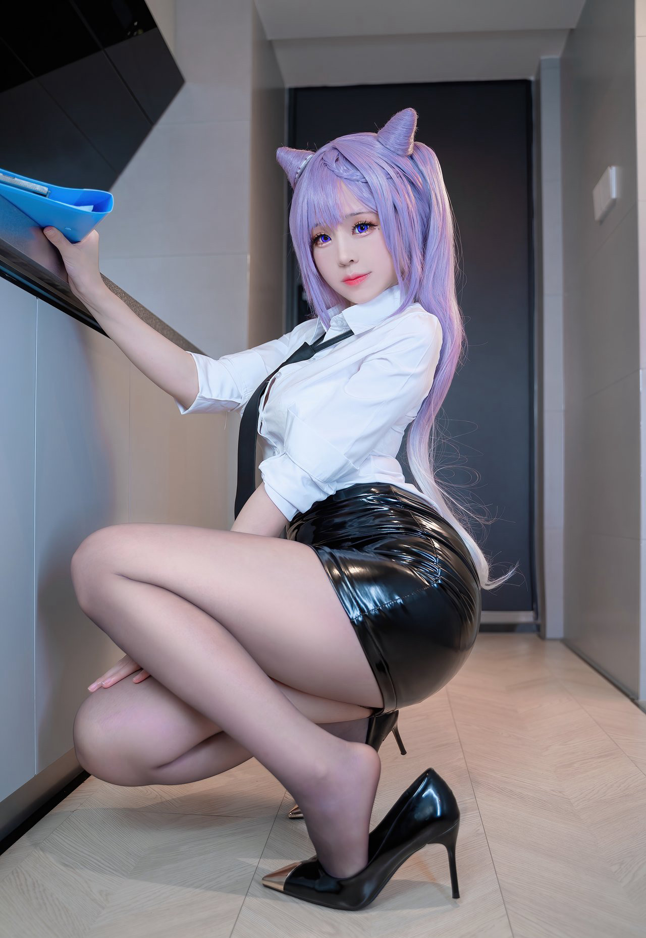 极品JK黑丝制服皮裤二次元美女脱性感丝袜玉足高跟秘书