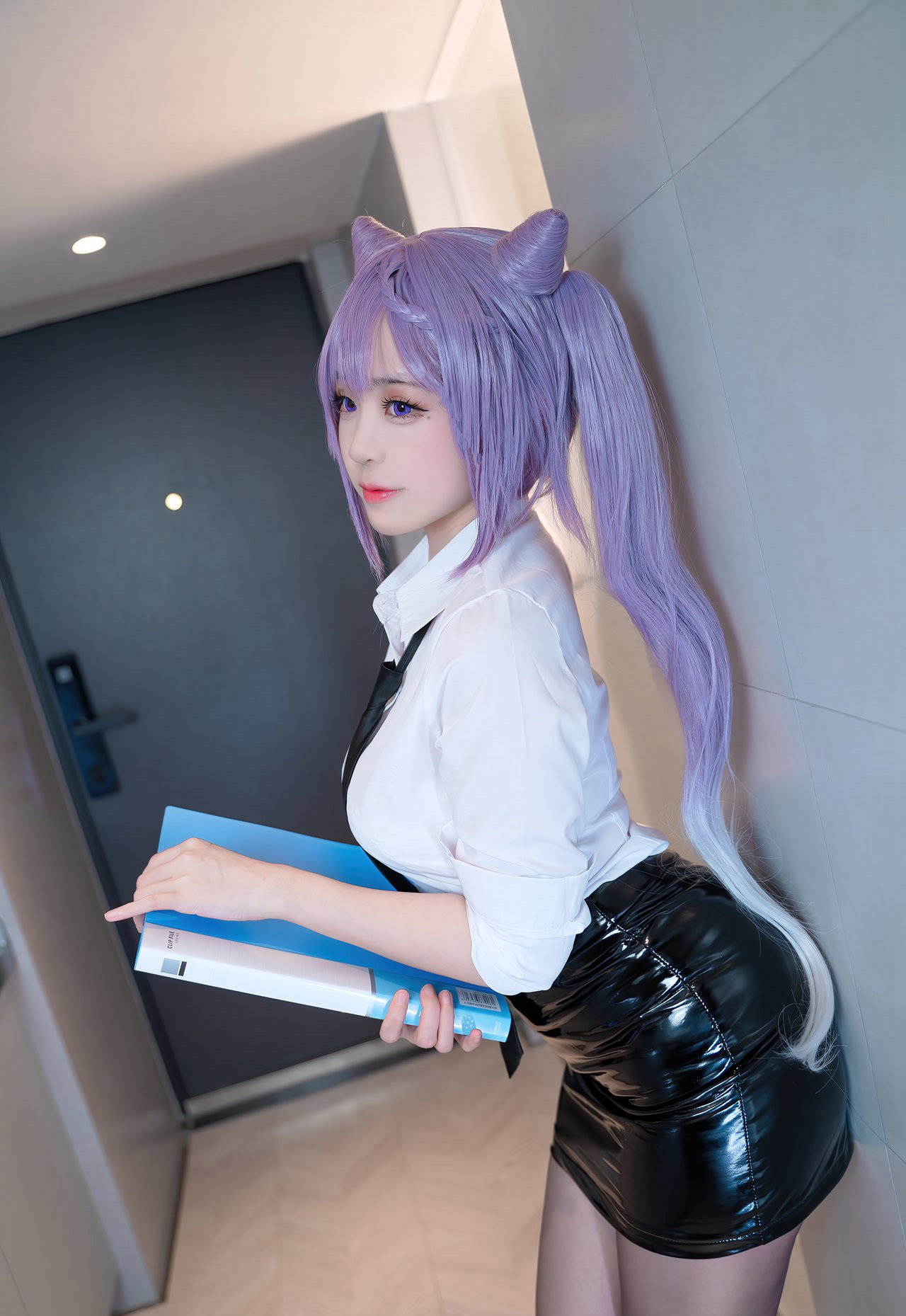 极品JK黑丝制服皮裤二次元美女脱性感丝袜玉足高跟秘书