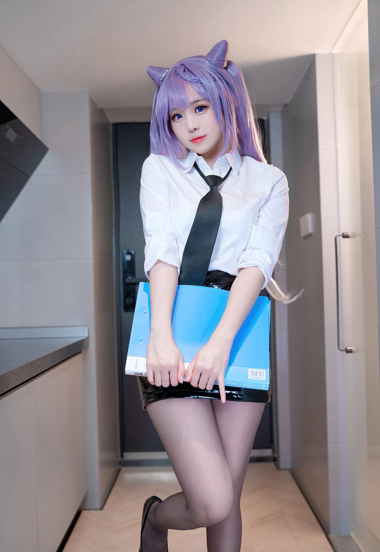 极品JK黑丝制服皮裤二次元美女脱性感丝袜玉足高跟秘书