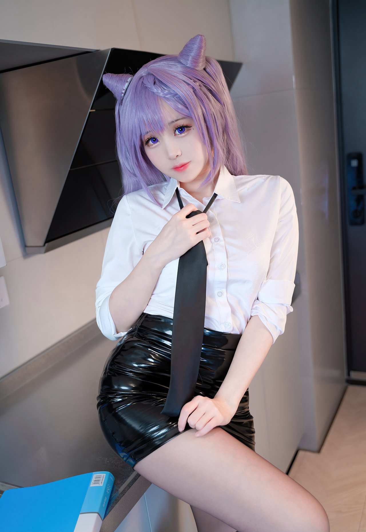 极品JK黑丝制服皮裤二次元美女脱性感丝袜玉足高跟秘书