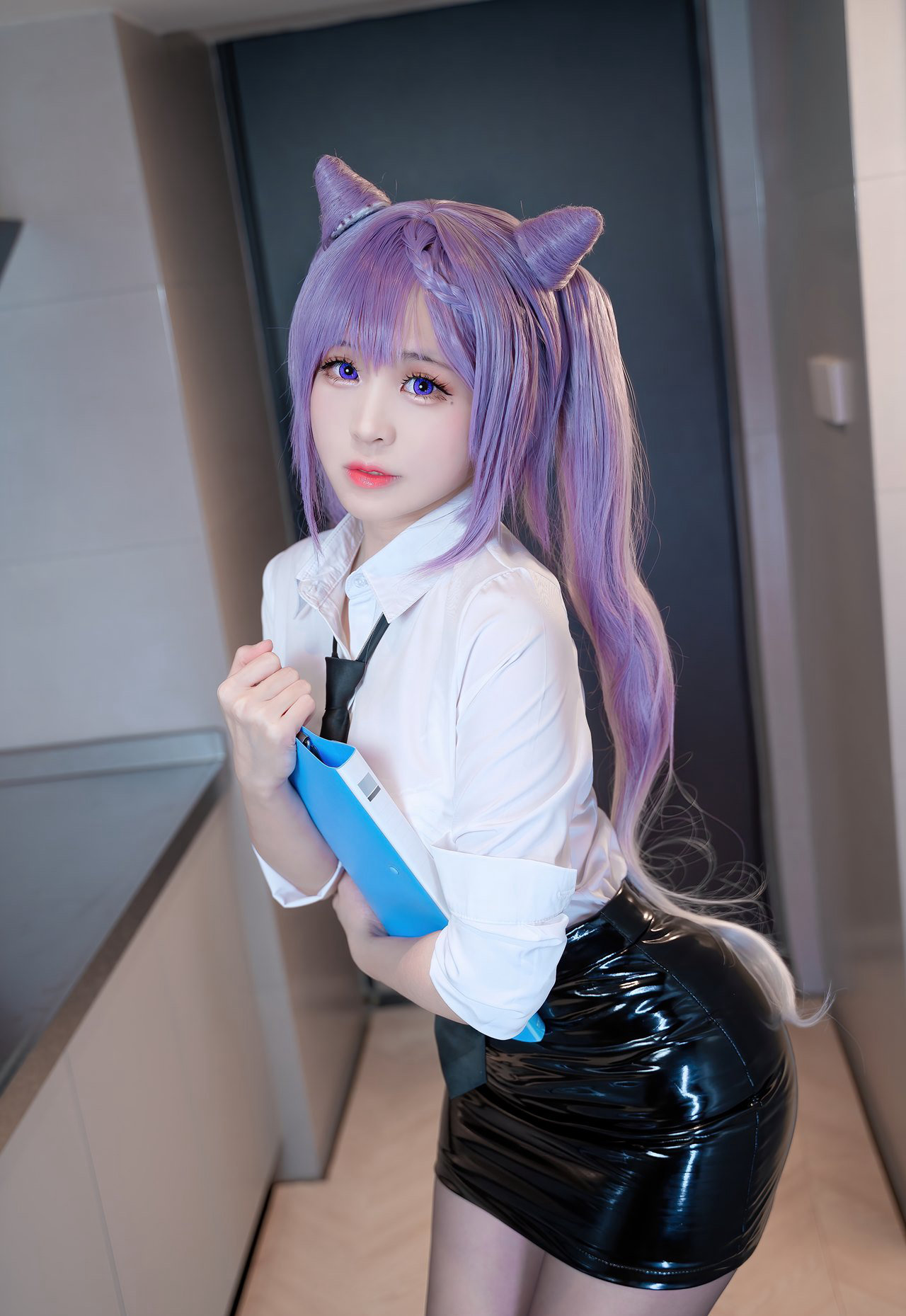 极品JK黑丝制服皮裤二次元美女脱性感丝袜玉足高跟秘书