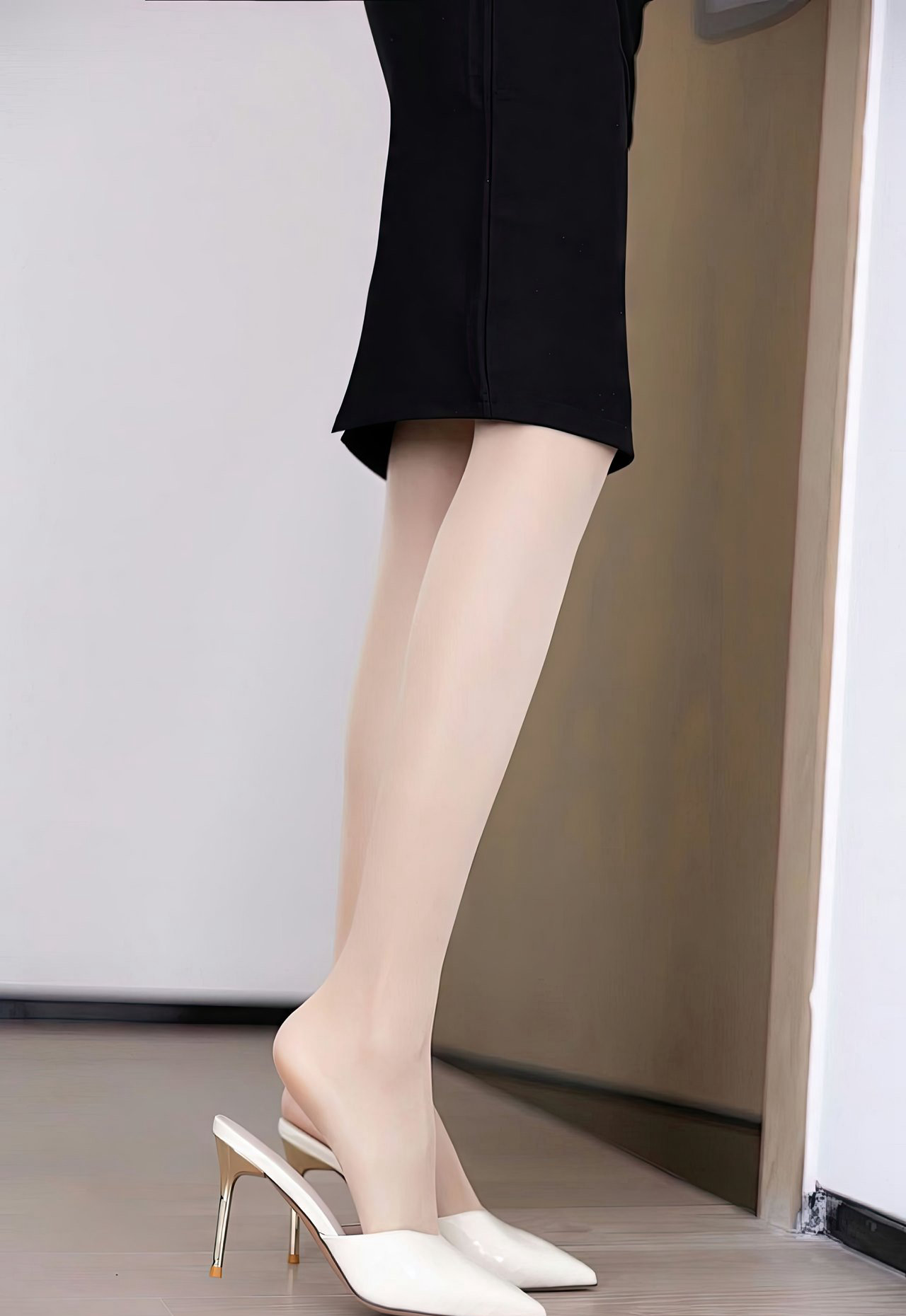 绝色风骚秘书肉色丝袜无内顾欣怡无圣光木耳图片你懂的