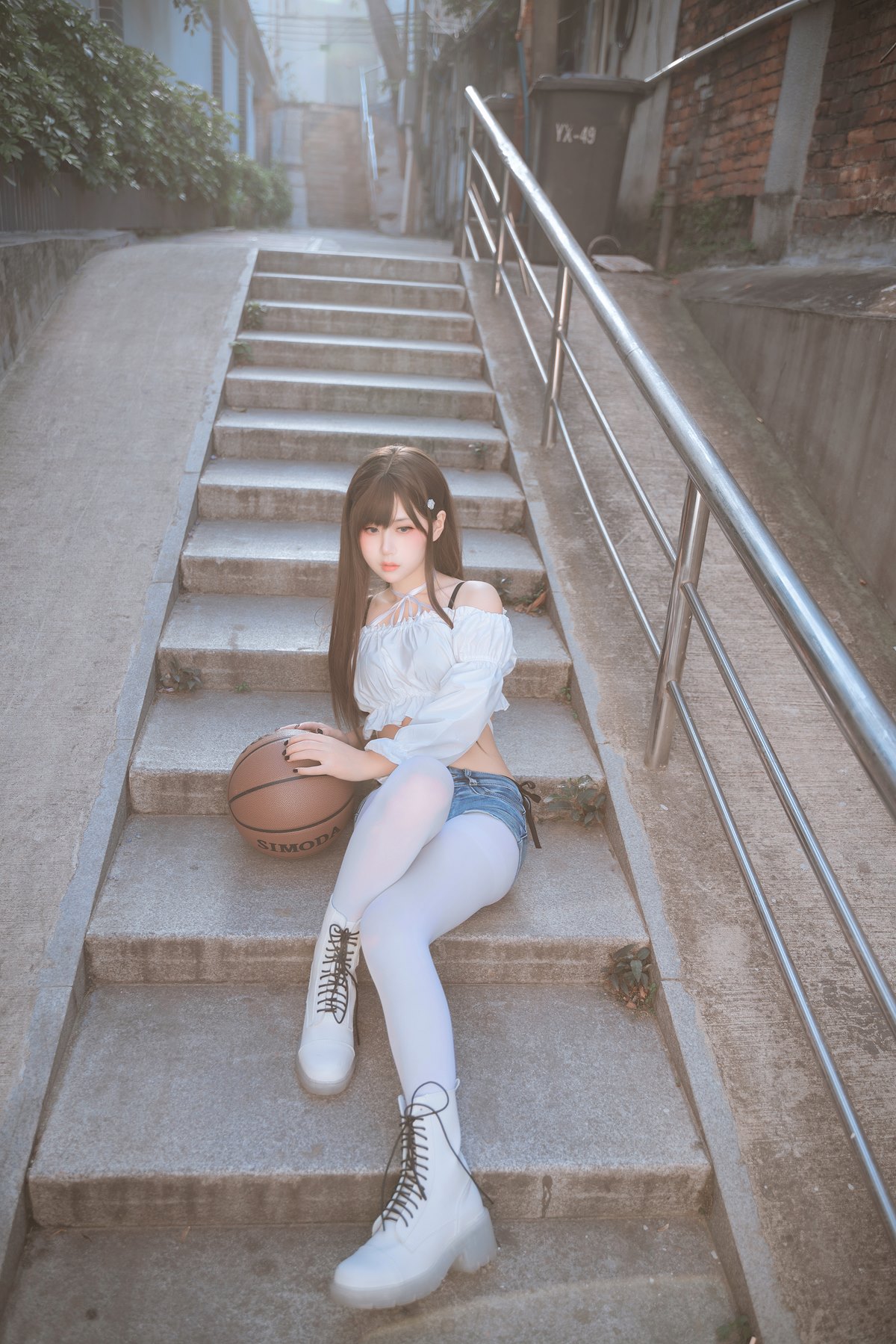 白丝JK牛仔裤丰满大臀性感细腰都市激情第一页