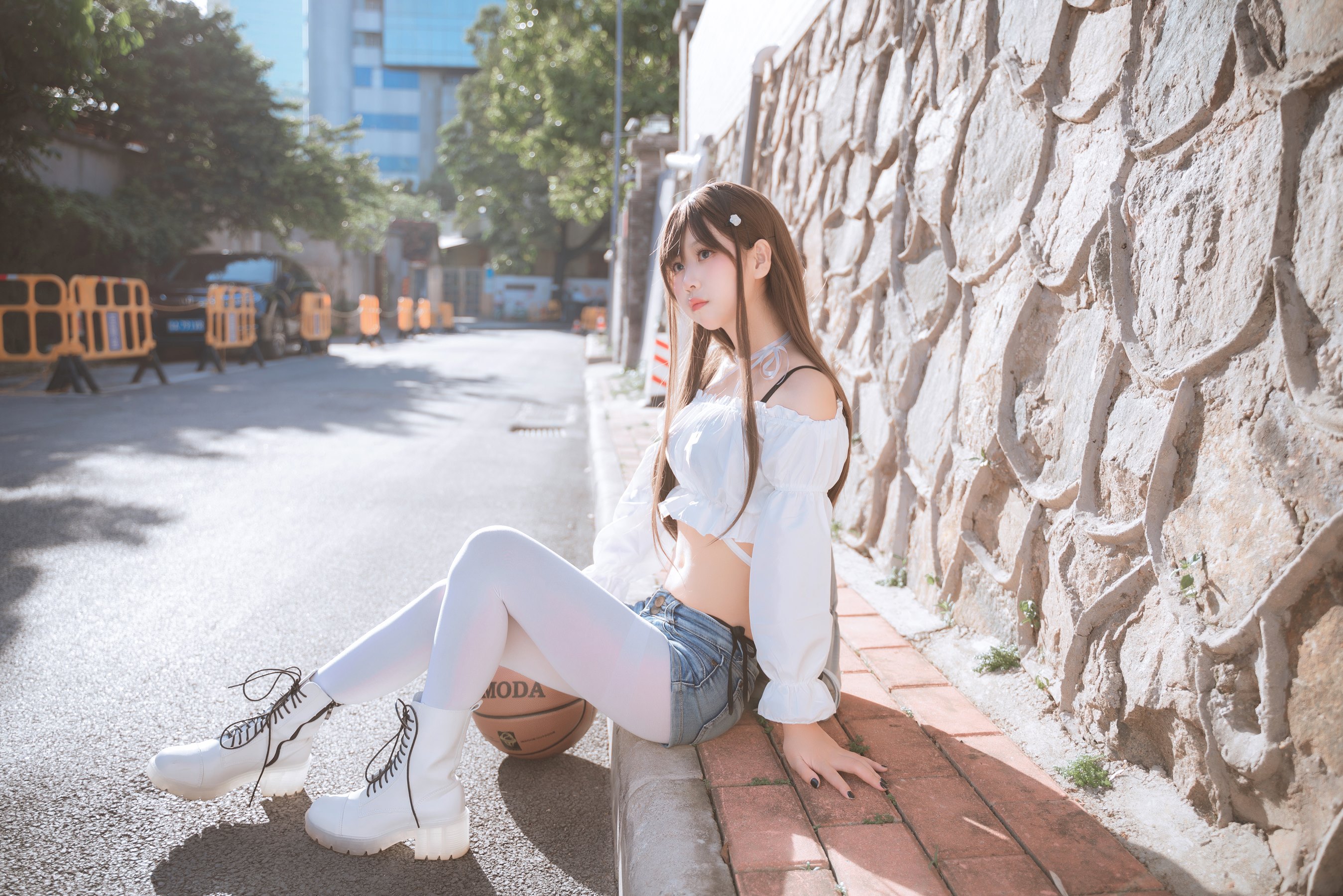 白丝JK牛仔裤丰满大臀性感细腰都市激情第一页