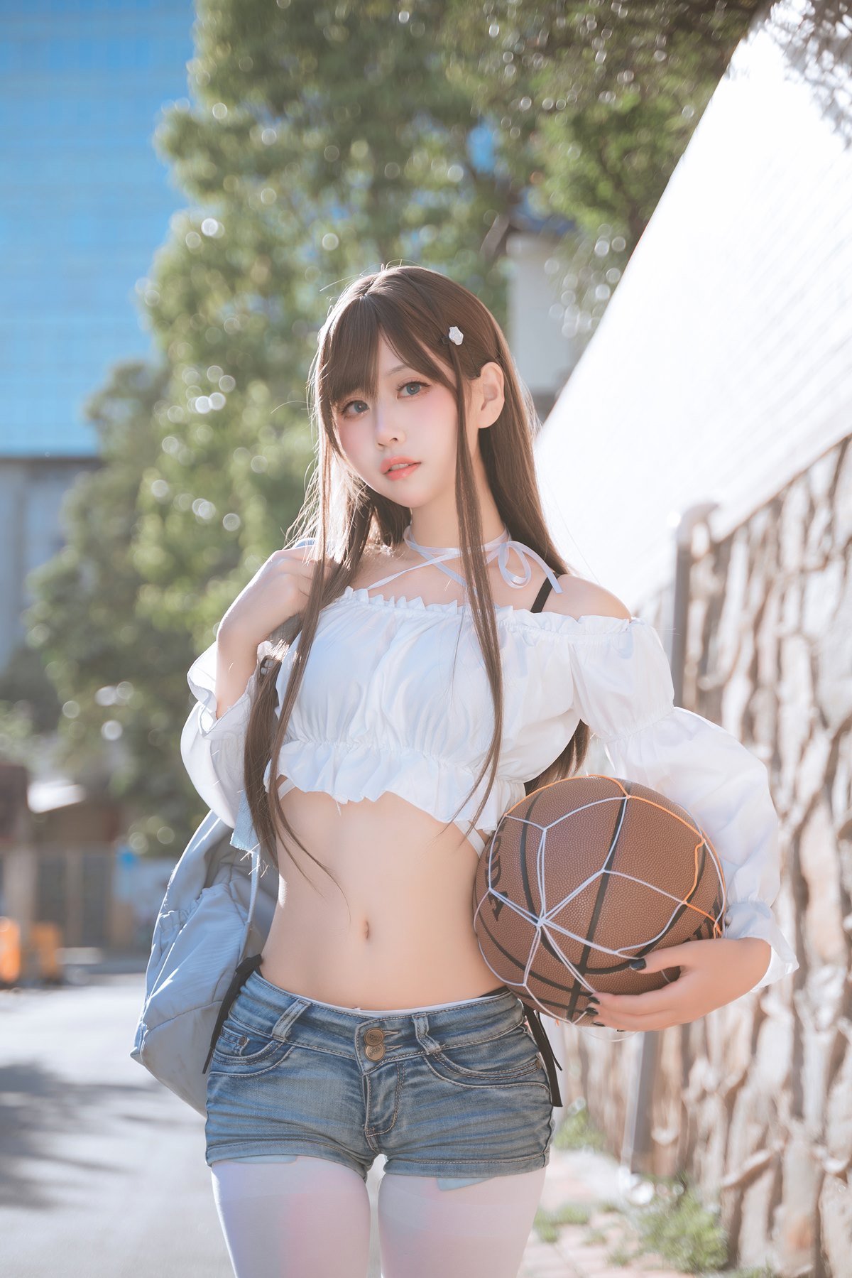 白丝JK牛仔裤丰满大臀性感细腰都市激情第一页