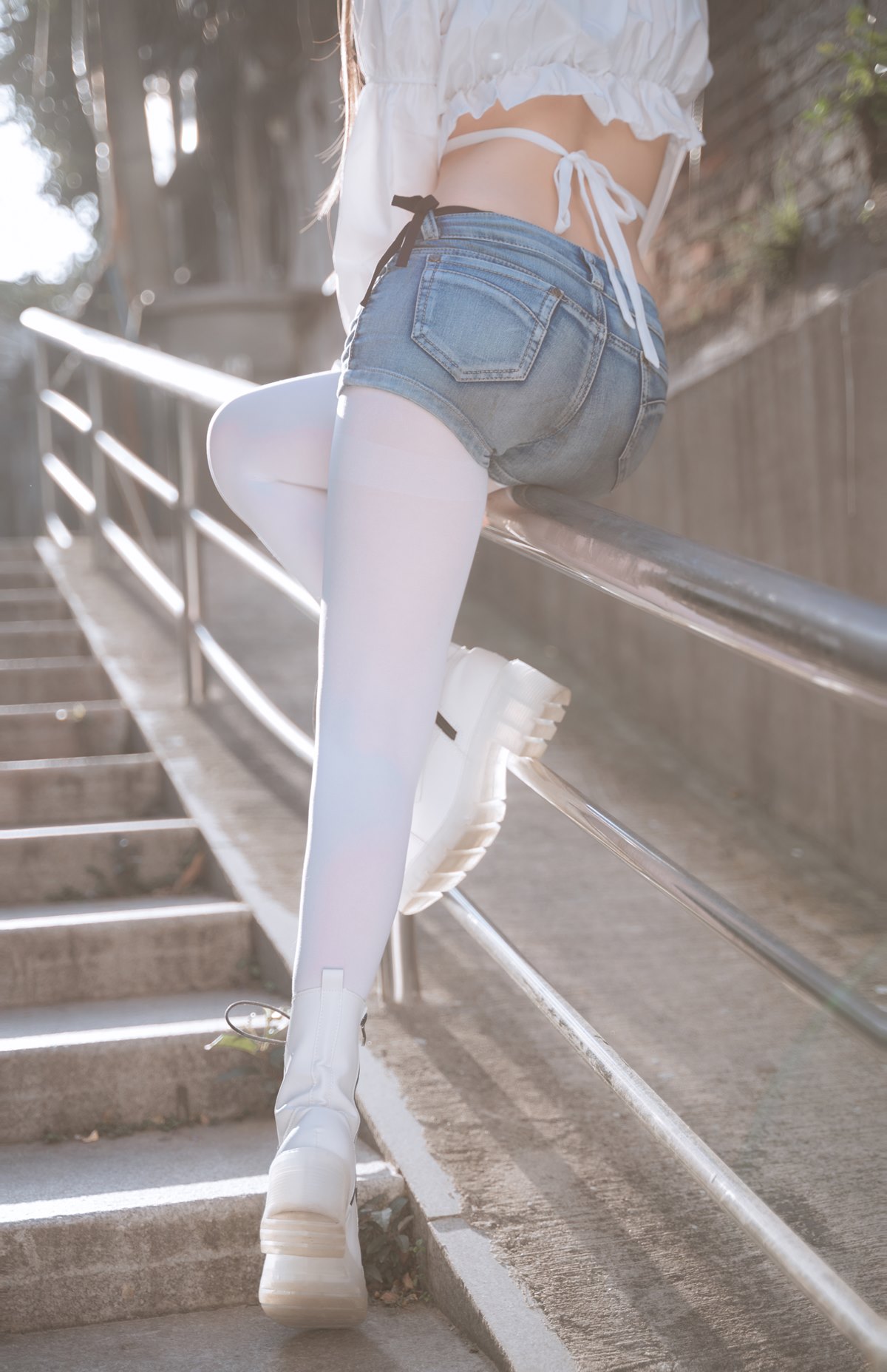 白丝JK牛仔裤丰满大臀性感细腰都市激情第一页