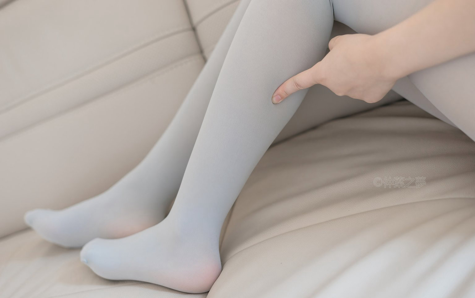 美女轻兰映画极品灰丝美腿漫画腿mm131性感图片