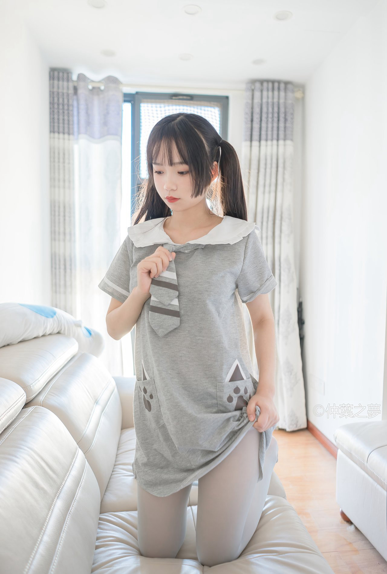 美女轻兰映画极品灰丝美腿漫画腿mm131性感图片