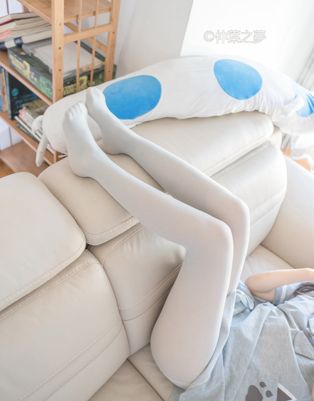 美女轻兰映画极品灰丝美腿漫画腿mm131性感图片