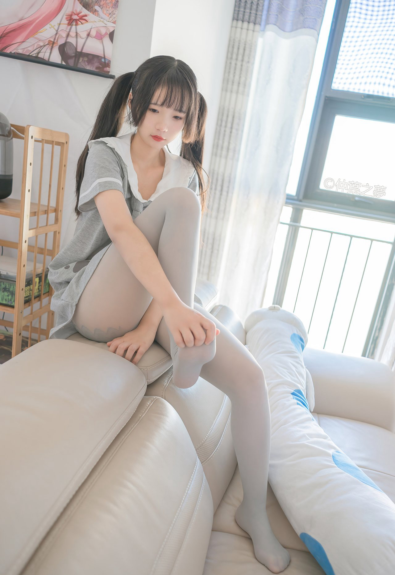 美女轻兰映画极品灰丝美腿漫画腿mm131性感图片