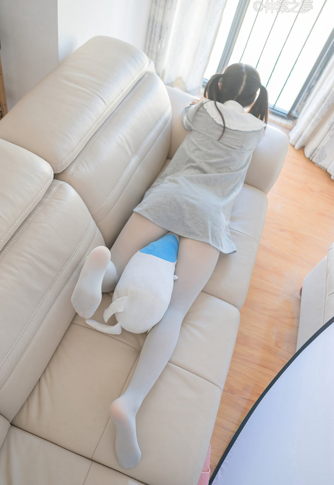 美女轻兰映画极品灰丝美腿漫画腿mm131性感图片