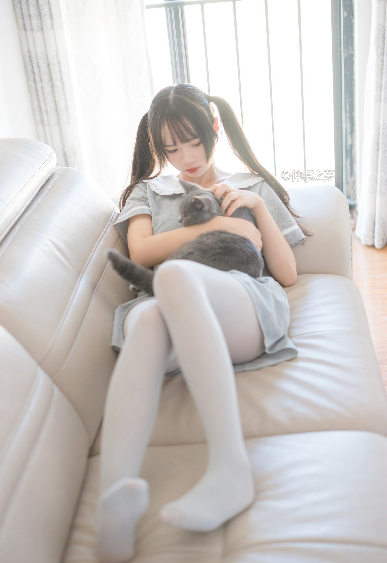 美女轻兰映画极品灰丝美腿漫画腿mm131性感图片