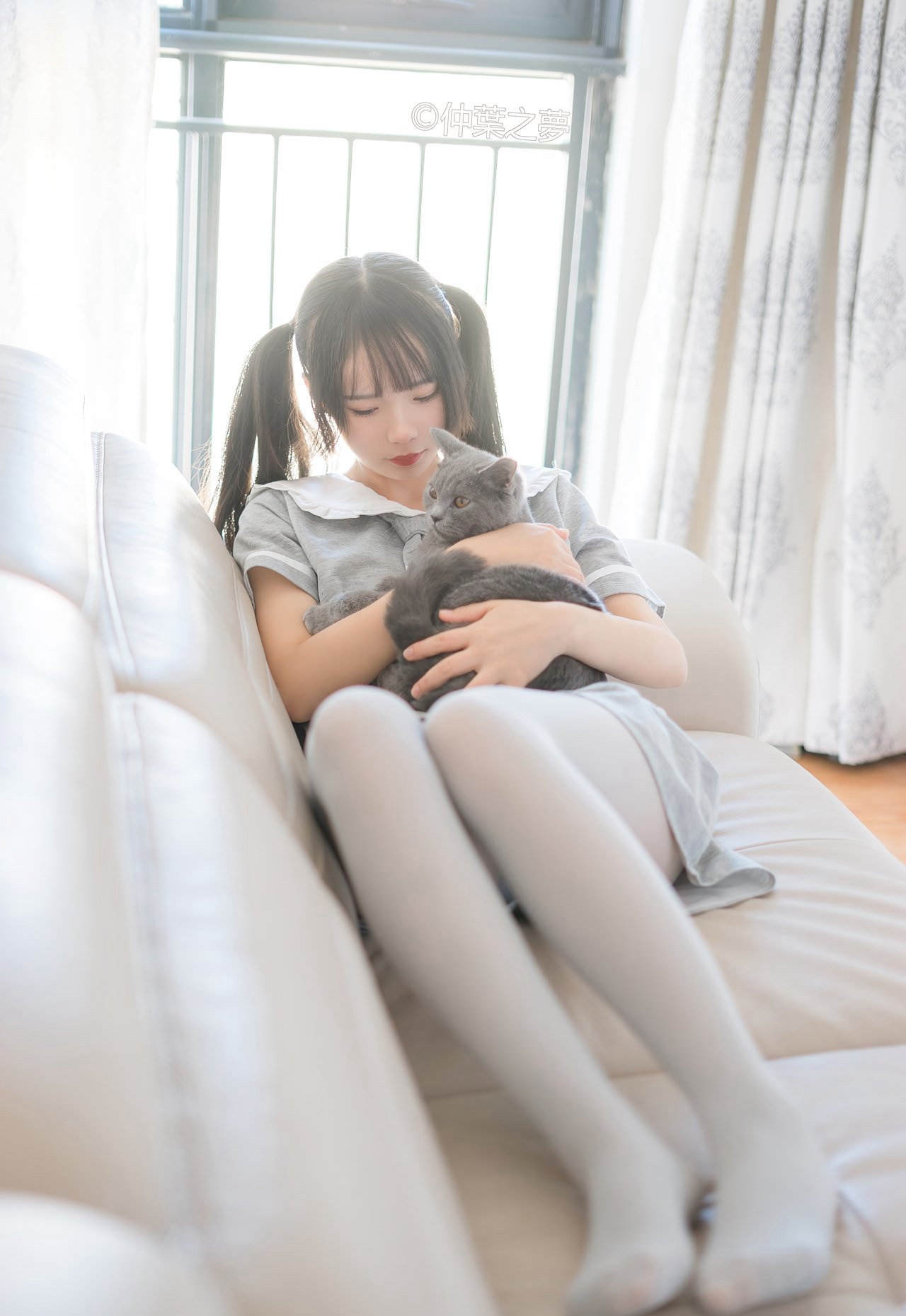 美女轻兰映画极品灰丝美腿漫画腿mm131性感图片