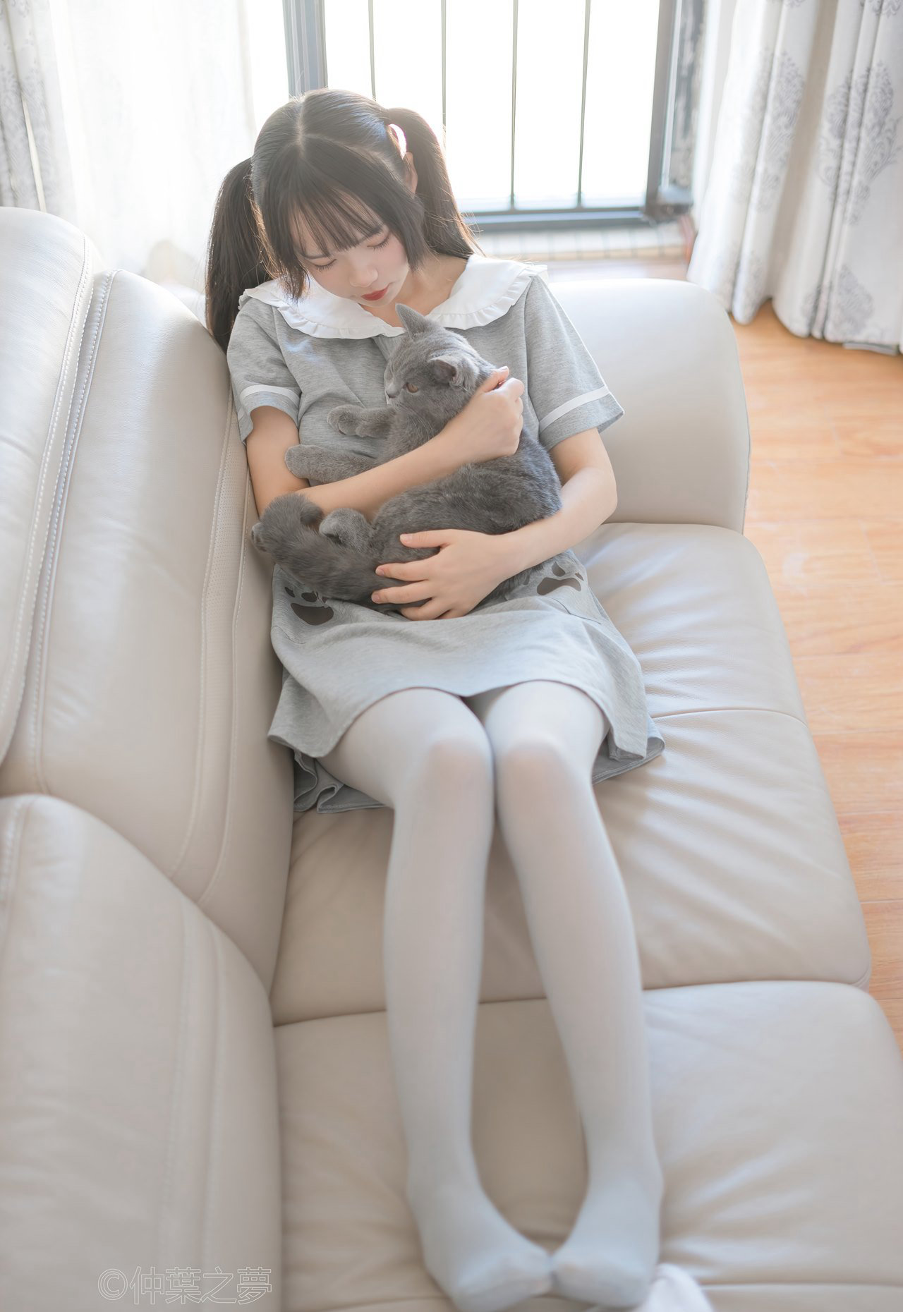 美女轻兰映画极品灰丝美腿漫画腿mm131性感图片