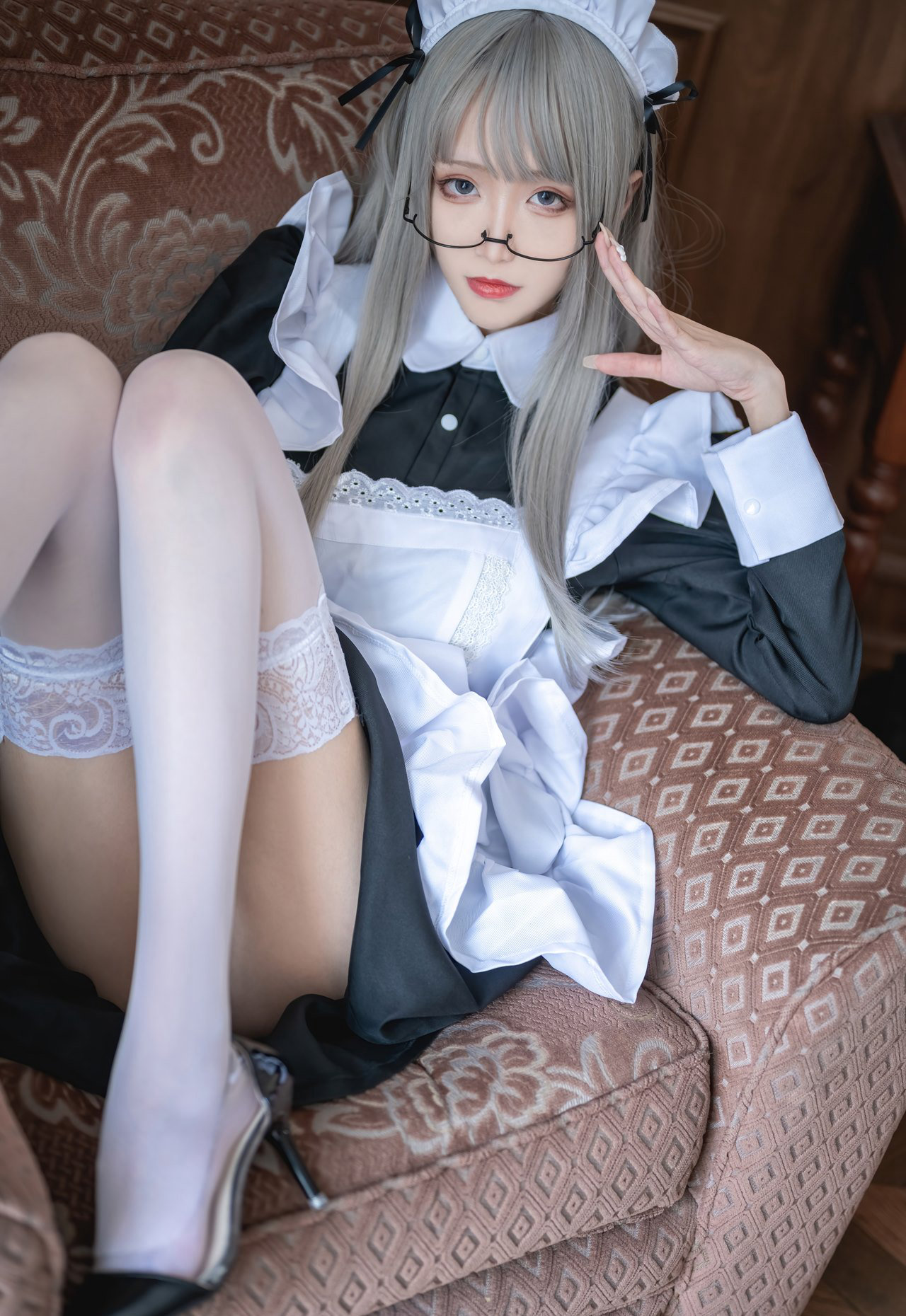 极品cosplay护士装大尺度白丝美腿玉足全棵女性艺术写真