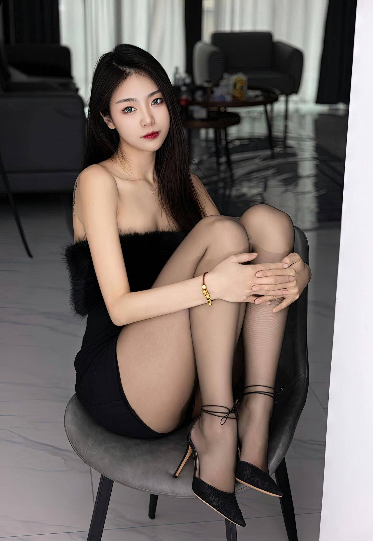 高颜值黑丝美腿高跟性感丰满大腿极品紧身包臀裙