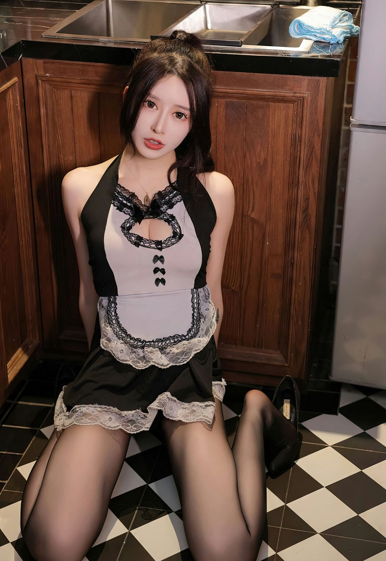 性感厨娘黑丝无内双腿打开无遮挡粿体美女嫩模超大胆大尺度