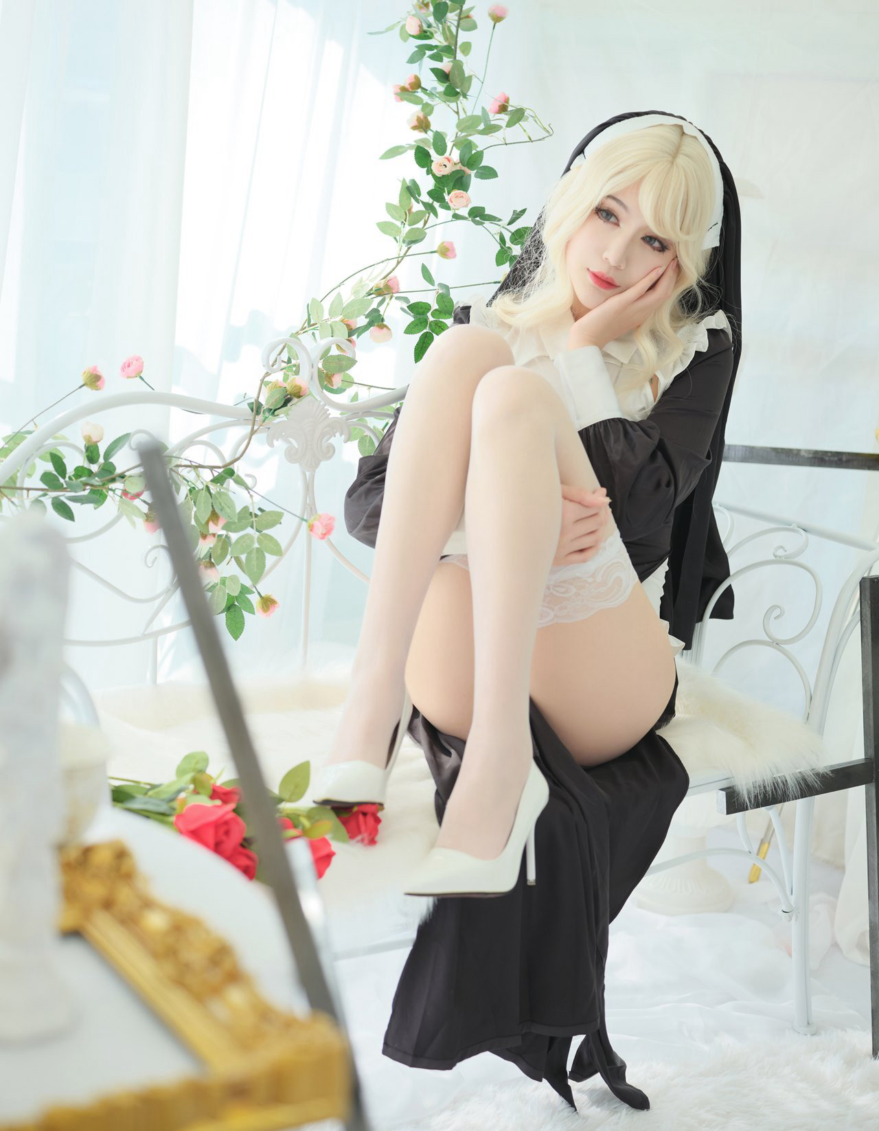 极品白丝cos美女大尺度动漫美女露屁股白丝性感