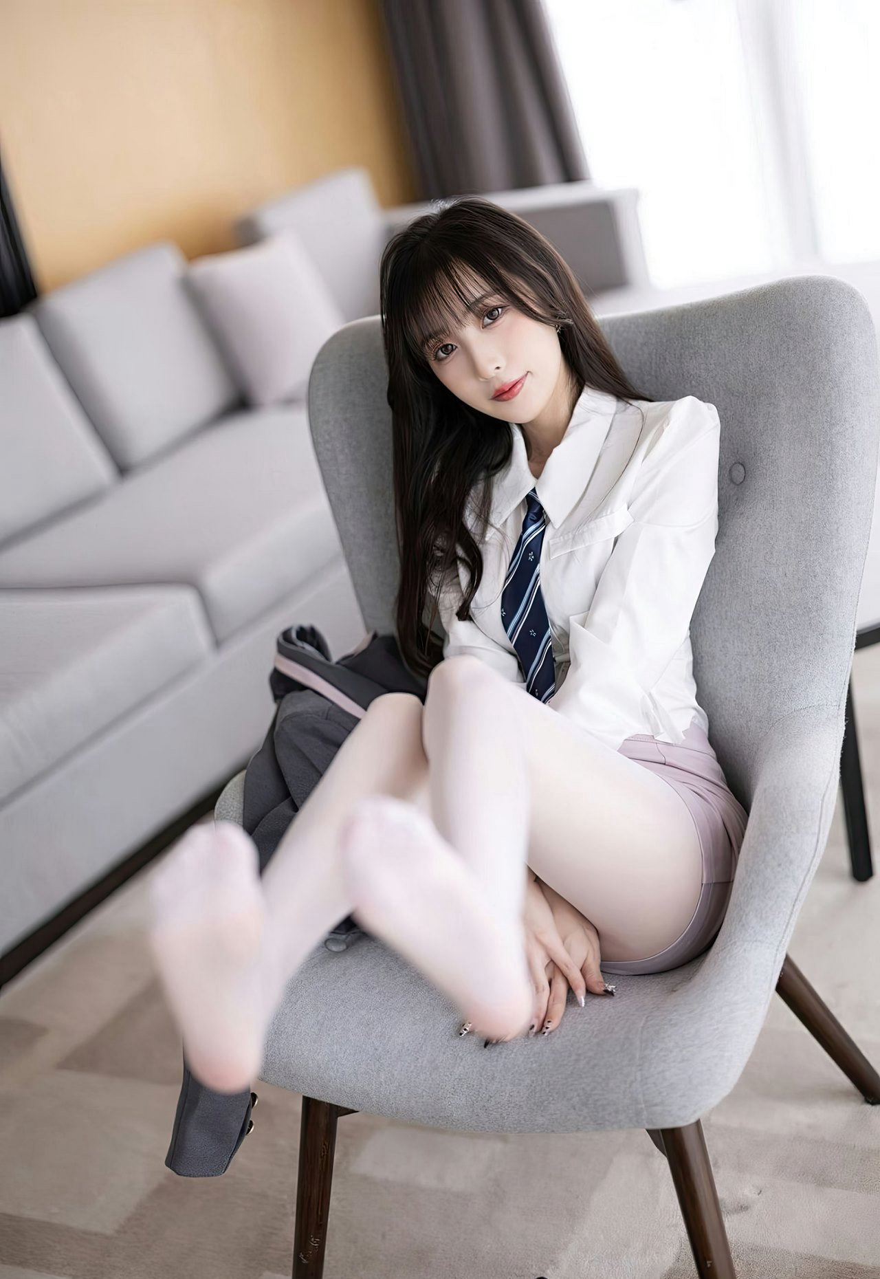 极品护士装妹子床上风骚姿势白丝袜白嫩美腿玉足无遮挡粿体美女