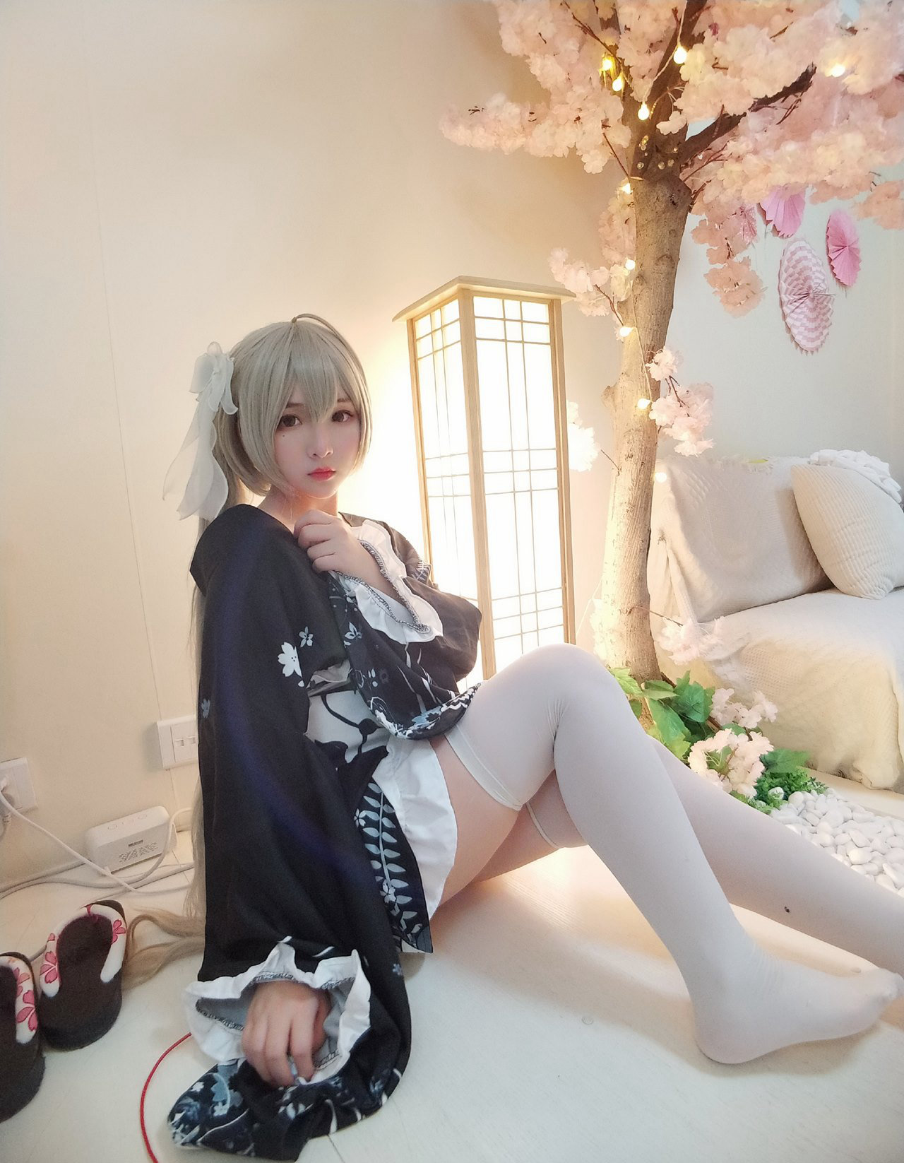 白丝cos美女mm极度诱人翘臀美女写真粉嫩美腿