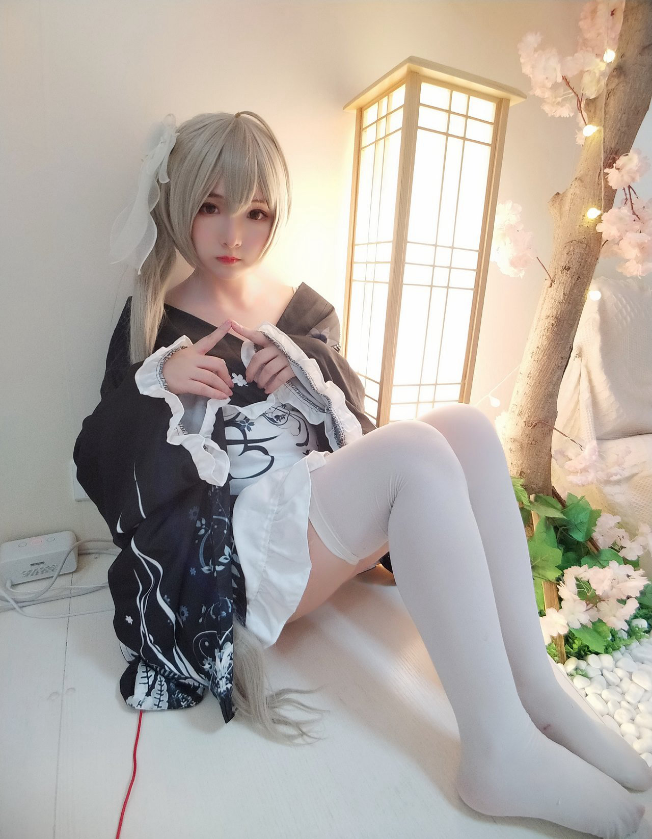 白丝cos美女mm极度诱人翘臀美女写真粉嫩美腿