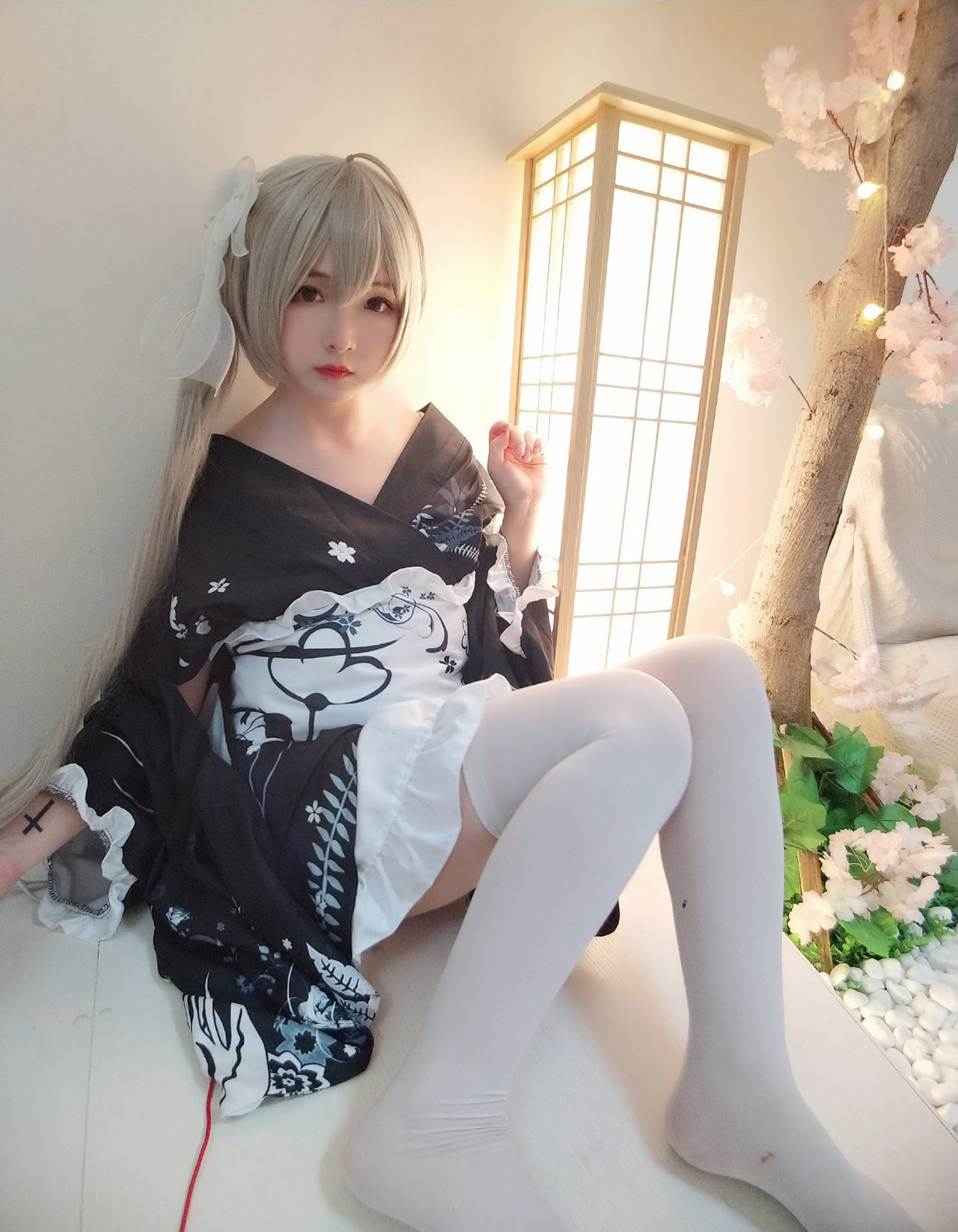 白丝cos美女mm极度诱人翘臀美女写真粉嫩美腿