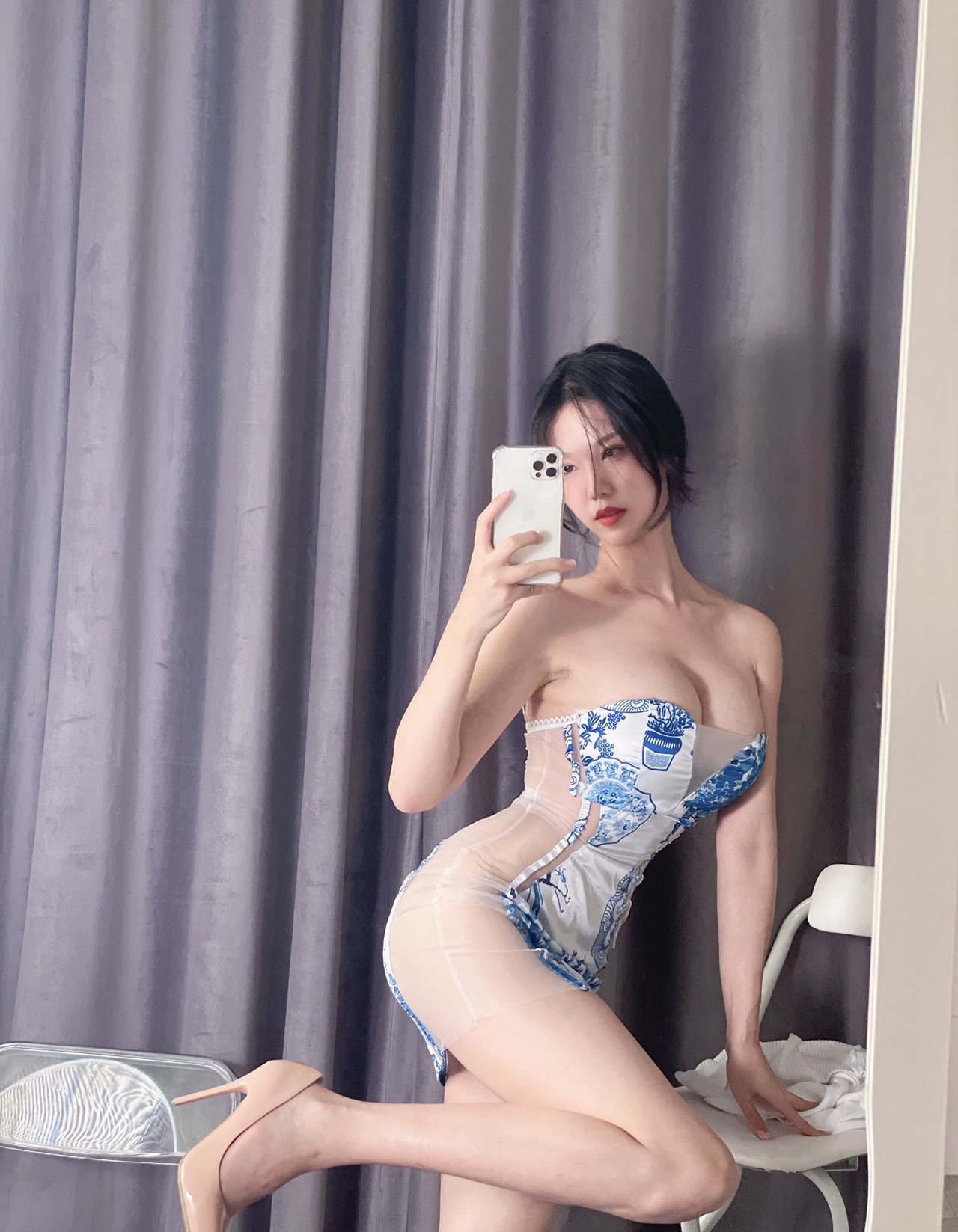 美女性感翘臀写真大尺度情趣内衣风骚蕾丝尤果网丁字女裤图