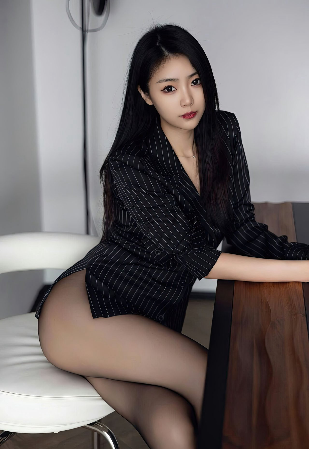 黑丝无内制服秘书性感美少妇秀人全集秀人网最新写真