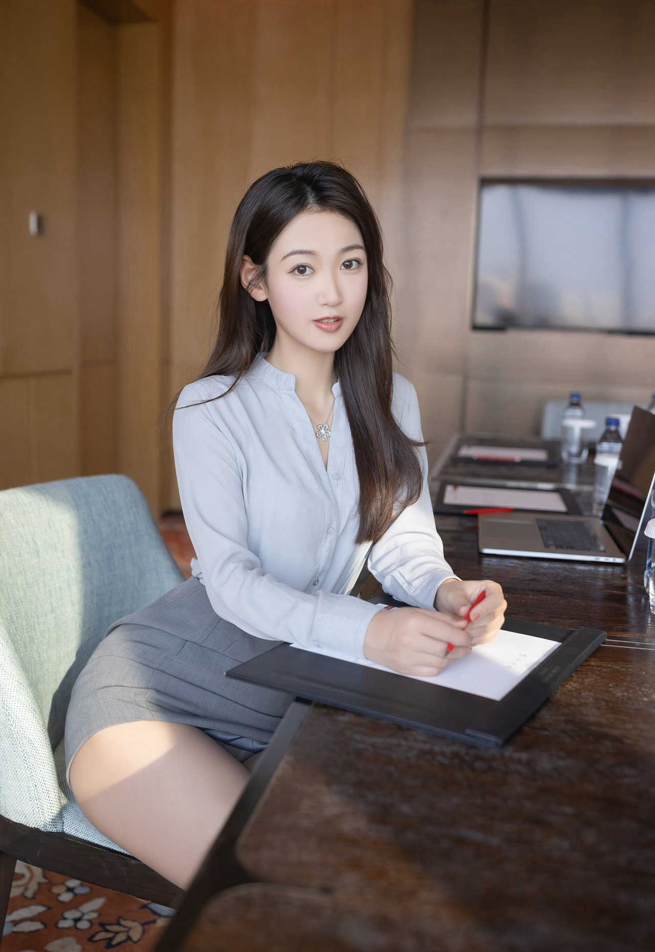 美少妇浴缸水中肉丝袜极品白嫩身材嫩模超大胆大尺度