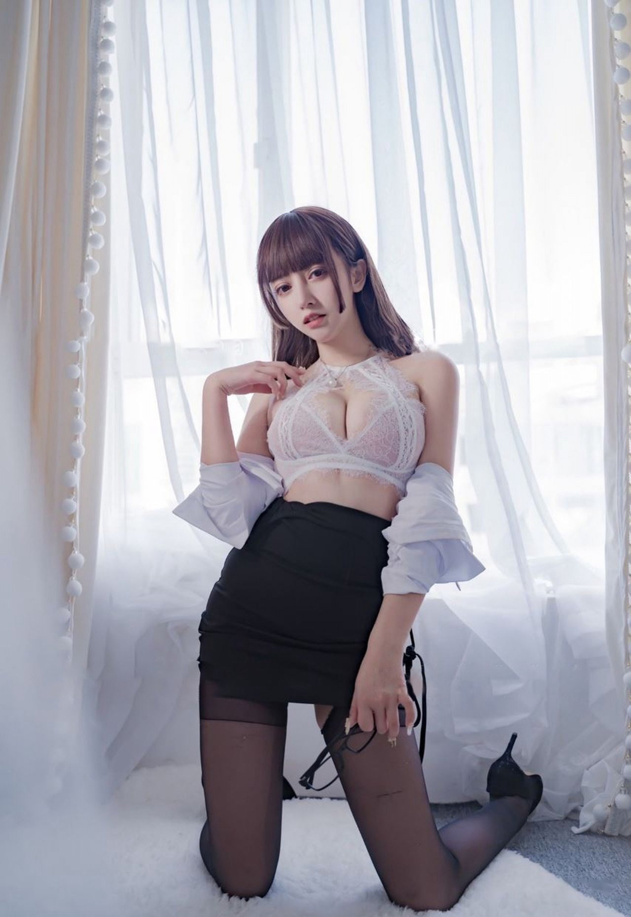 过期米线线喵性感秘书装黑丝高跟办公室丝袜诱惑二次元美女图
