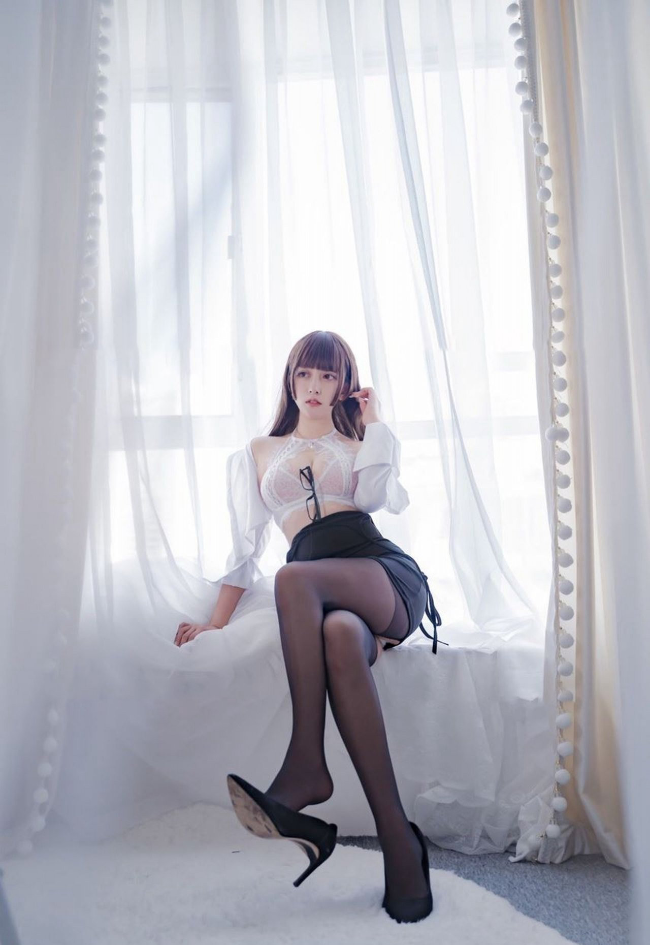 过期米线线喵性感秘书装黑丝高跟办公室丝袜诱惑二次元美女图