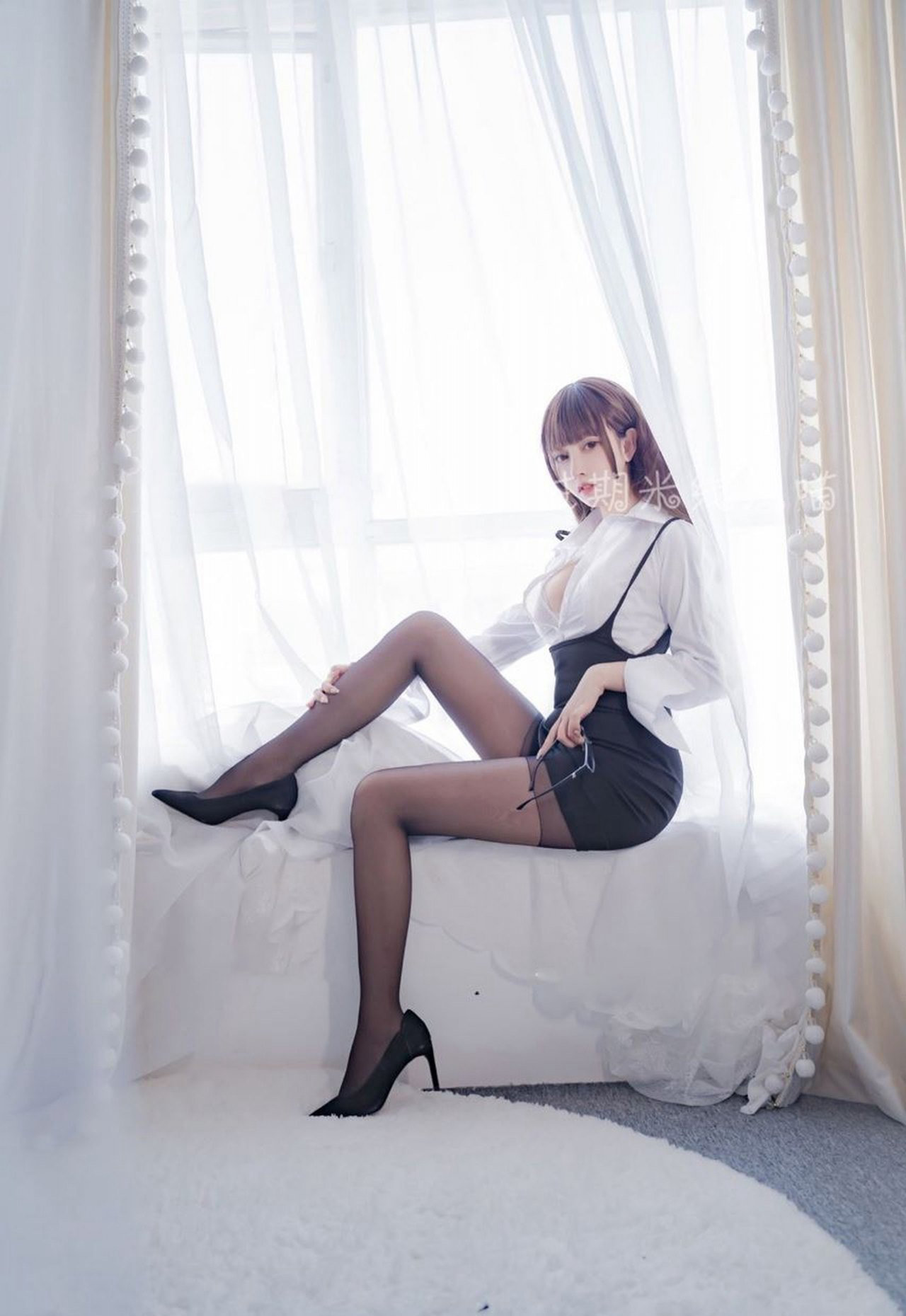 过期米线线喵性感秘书装黑丝高跟办公室丝袜诱惑二次元美女图