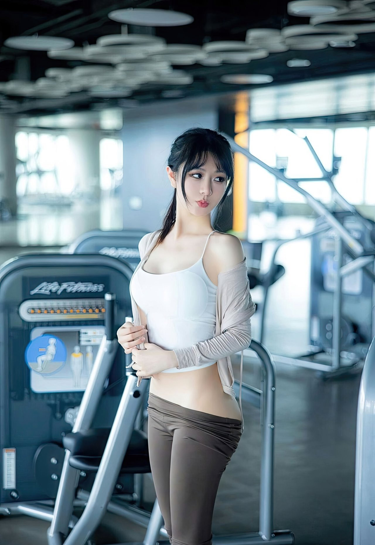 美女诱惑131极度性感美女图片紧身裤瑜伽美女健身图片