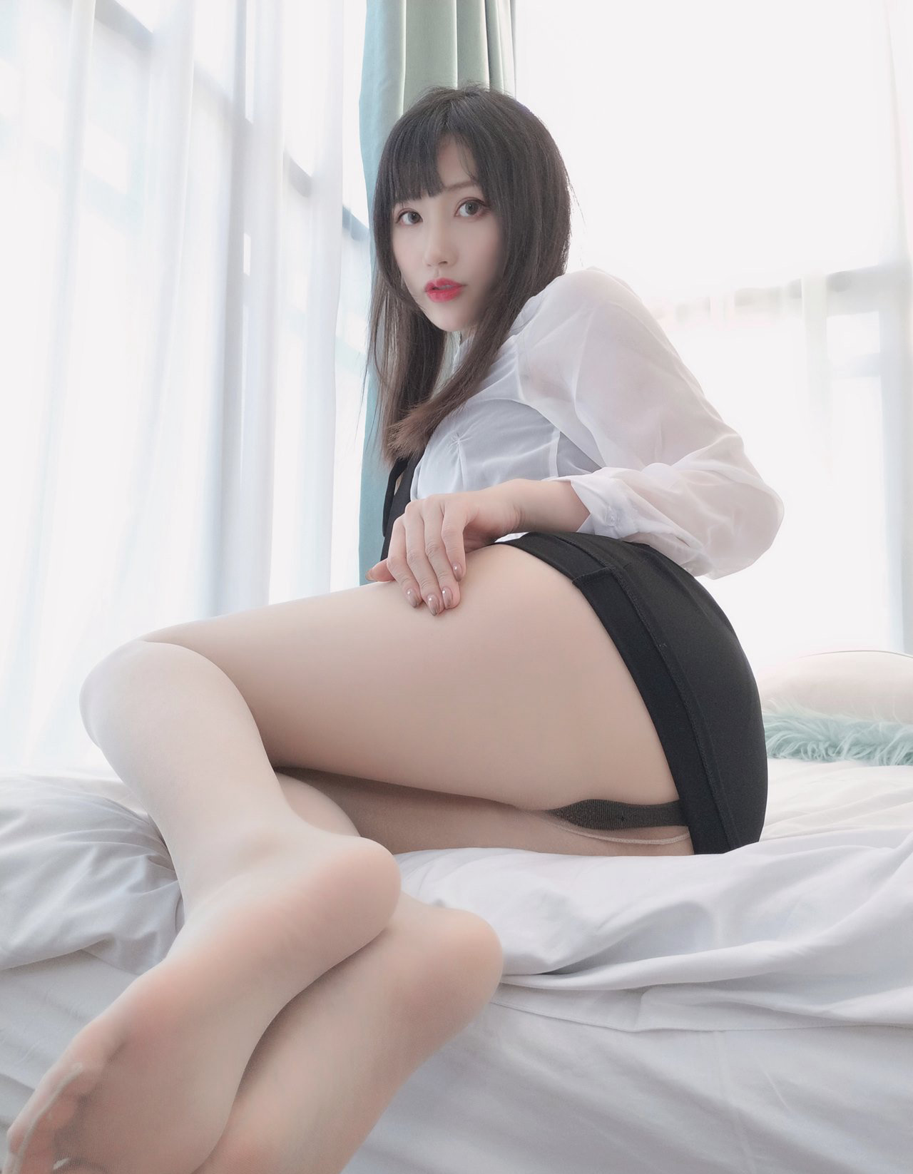 COS制服美女眼镜美女性感美女翘臀黑丝无内白嫩大尺度