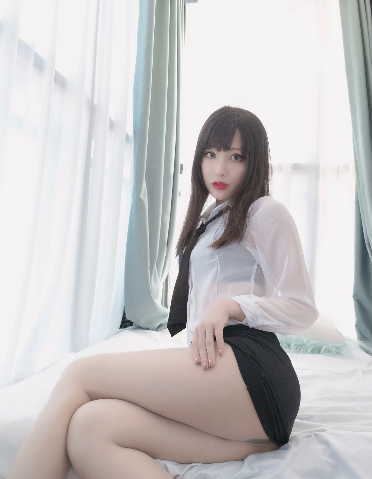 COS制服美女眼镜美女性感美女翘臀黑丝无内白嫩大尺度