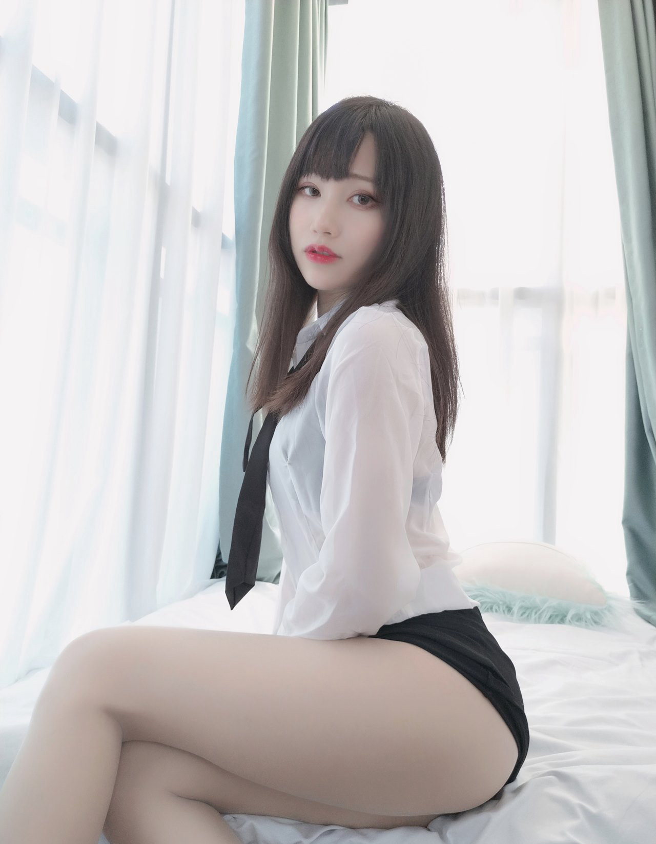 COS制服美女眼镜美女性感美女翘臀黑丝无内白嫩大尺度