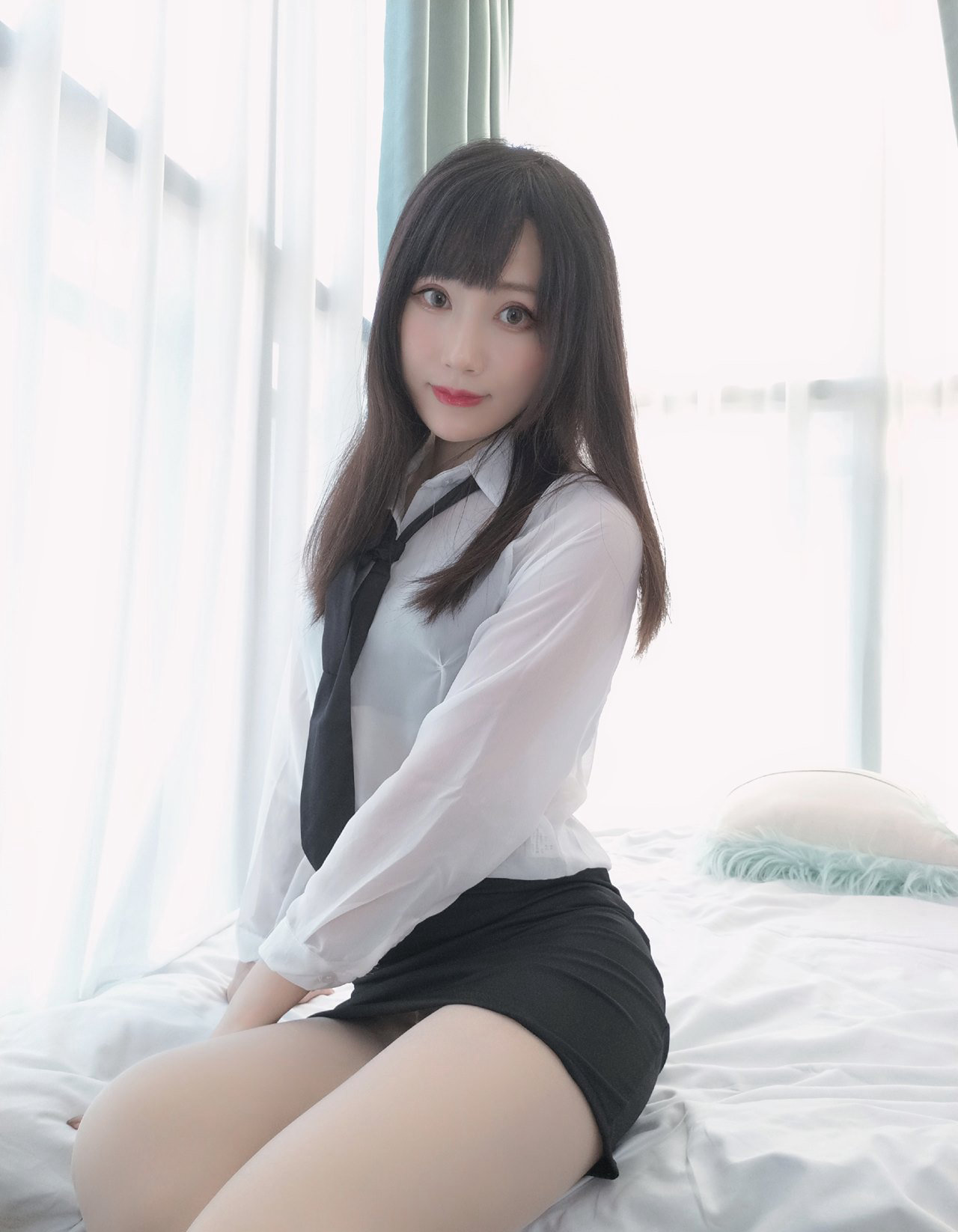 COS制服美女眼镜美女性感美女翘臀黑丝无内白嫩大尺度