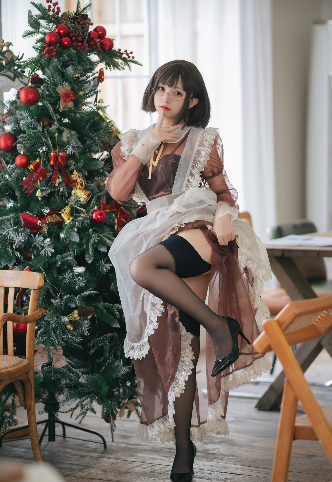 桜桃喵cosplay二次元眼镜美女短发性感黑丝高跟大尺度