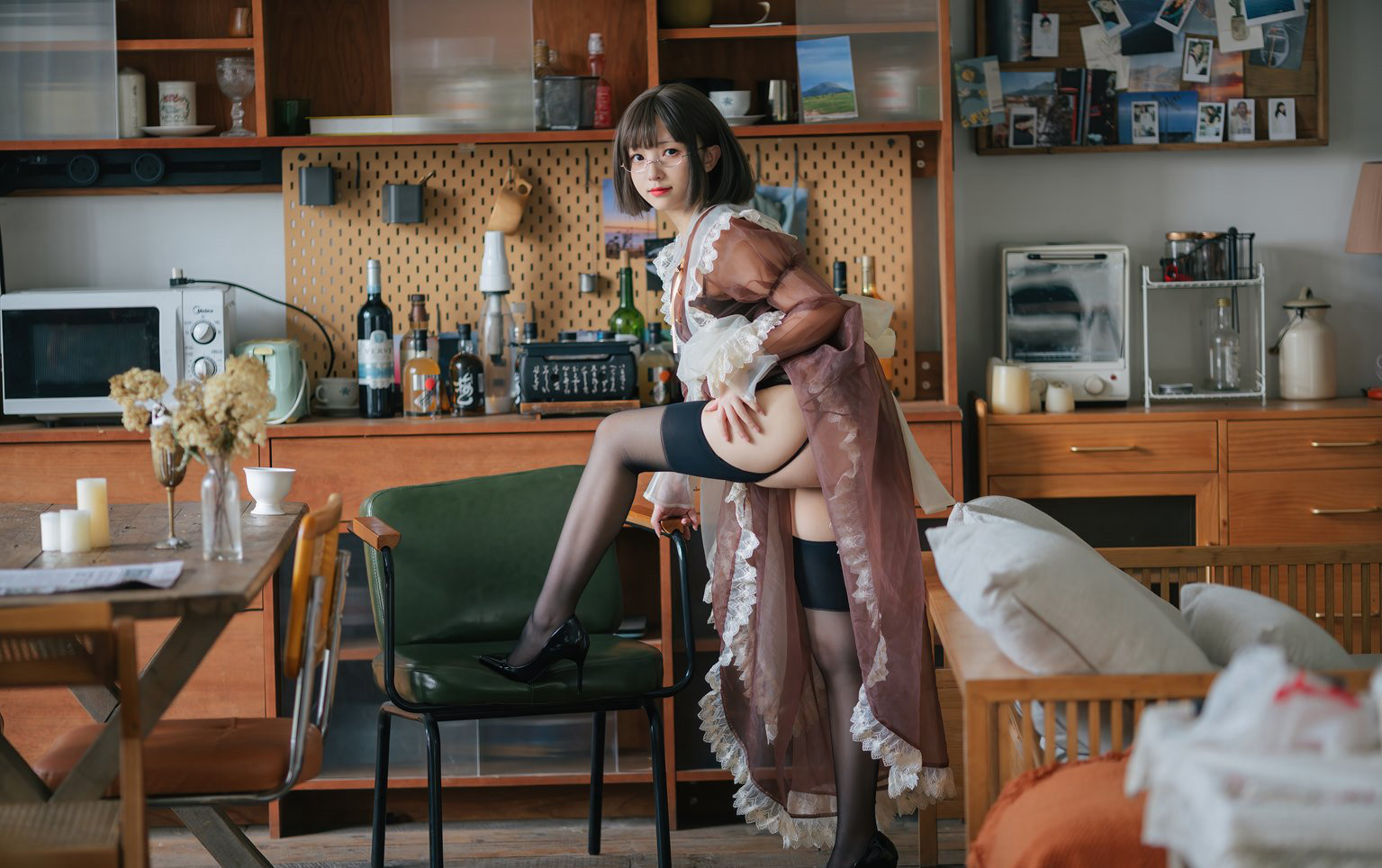 桜桃喵cosplay二次元眼镜美女短发性感黑丝高跟大尺度