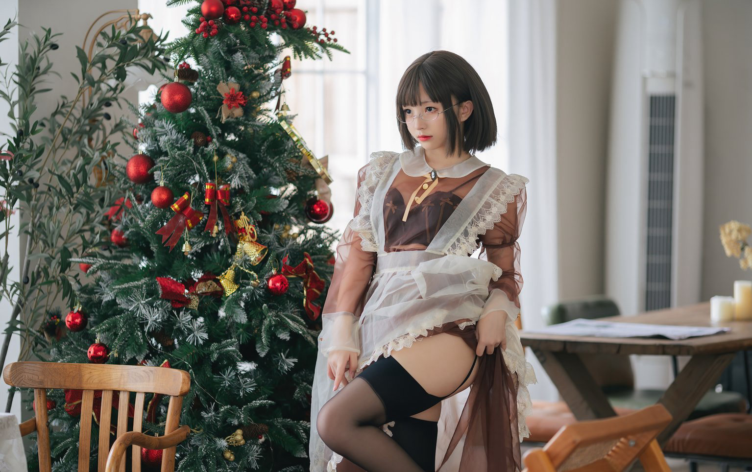 桜桃喵cosplay二次元眼镜美女短发性感黑丝高跟大尺度